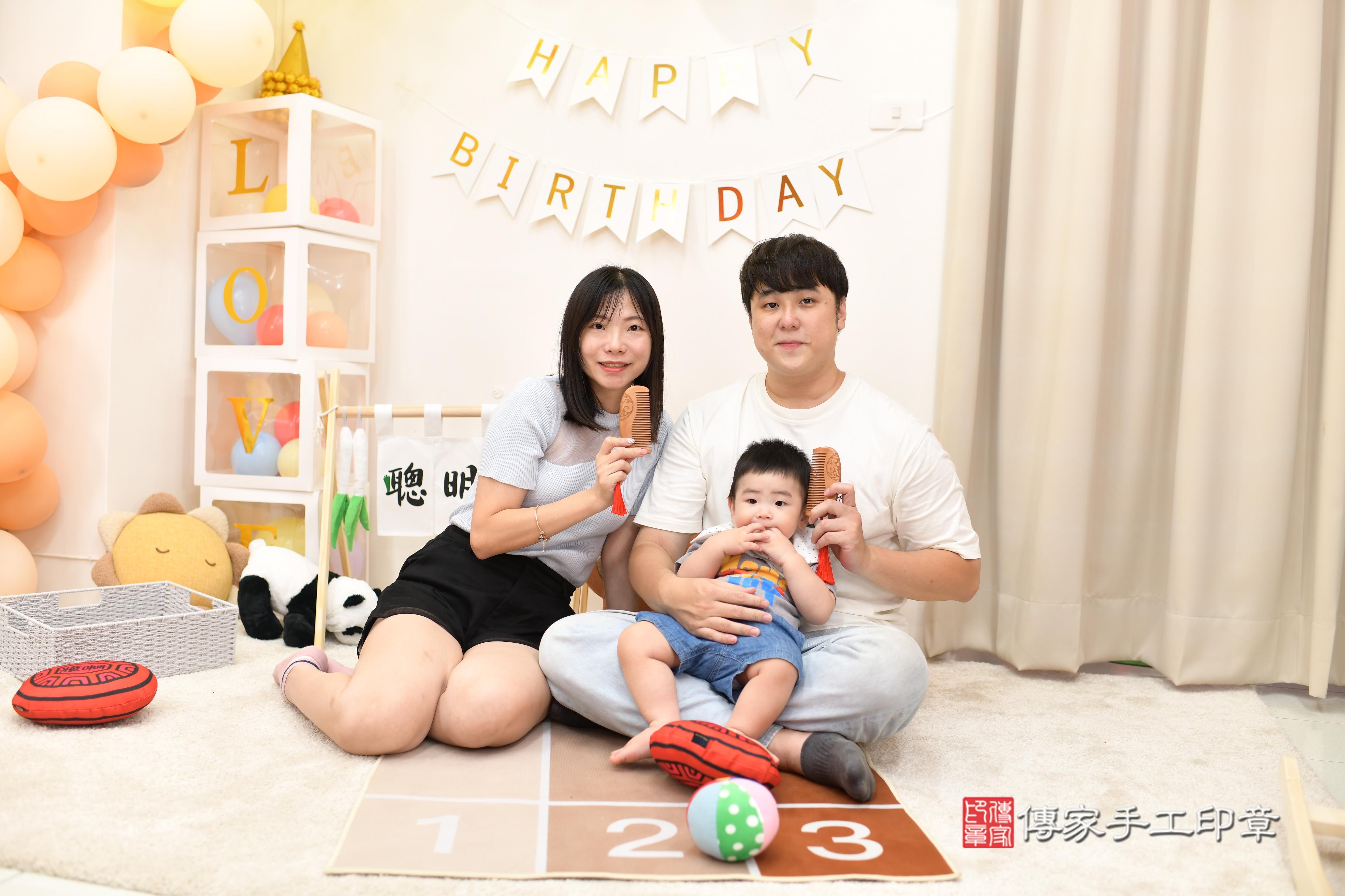 傳家手工印章高雄店、抓周、度脺、中國風會場、傳家嬰兒古禮、吉祥話、抓周道具物品24種、拍照。抓周證書。寶寶抓周、滿周歲、生日快樂、祝福