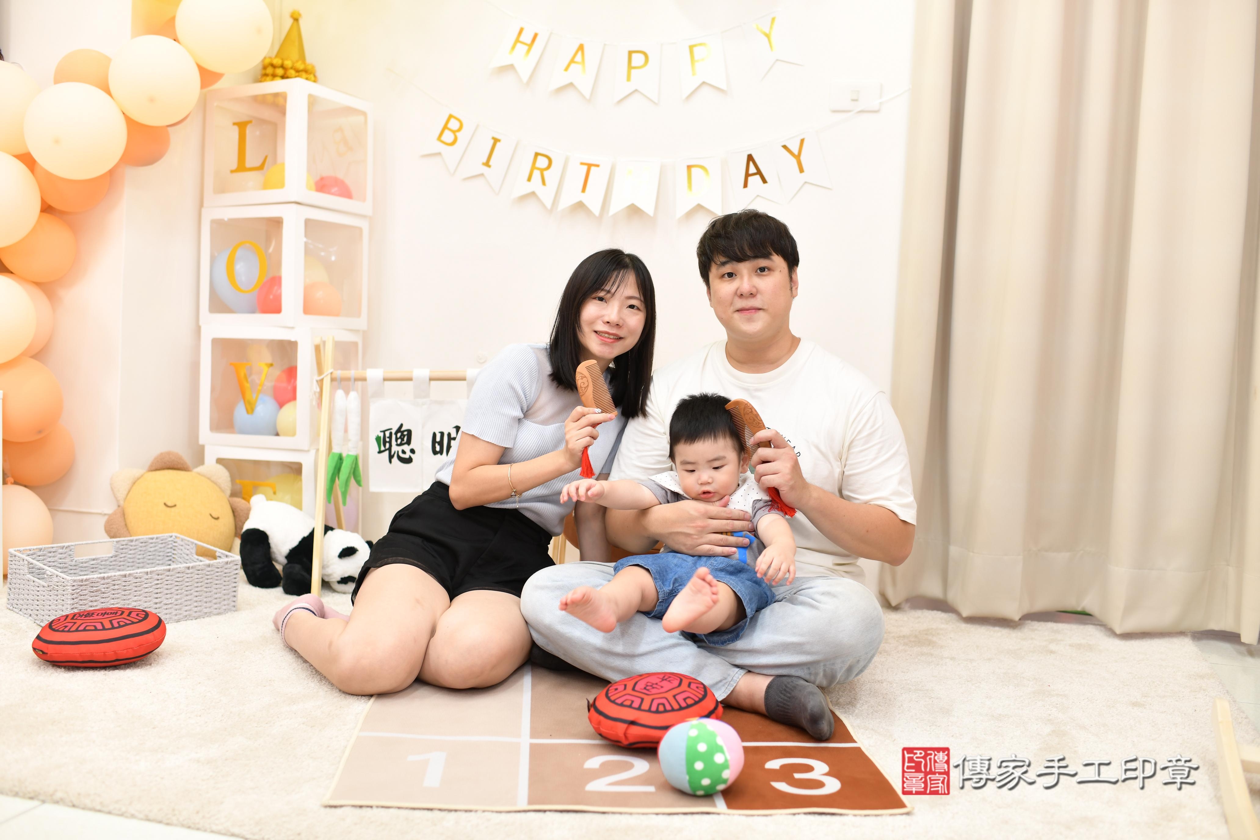 傳家手工印章高雄店、抓周、度脺、中國風會場、傳家嬰兒古禮、吉祥話、抓周道具物品24種、拍照。抓周證書。寶寶抓周、滿周歲、生日快樂、祝福