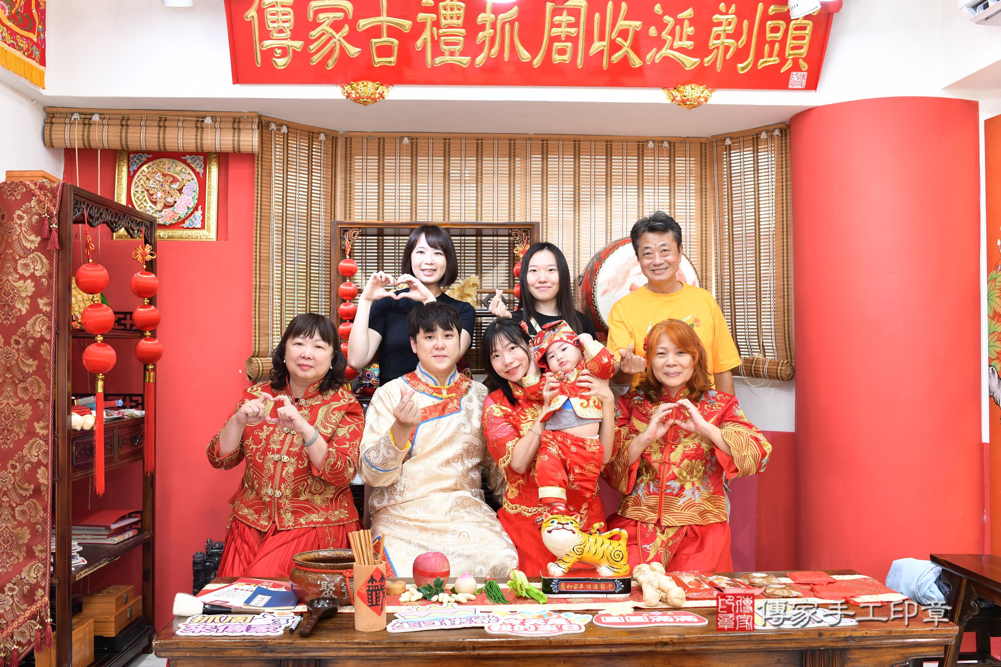 傳家手工印章高雄店、抓周、度脺、中國風會場、傳家嬰兒古禮、吉祥話、抓周道具物品24種、拍照。抓周證書。寶寶抓周、滿周歲、生日快樂、祝福