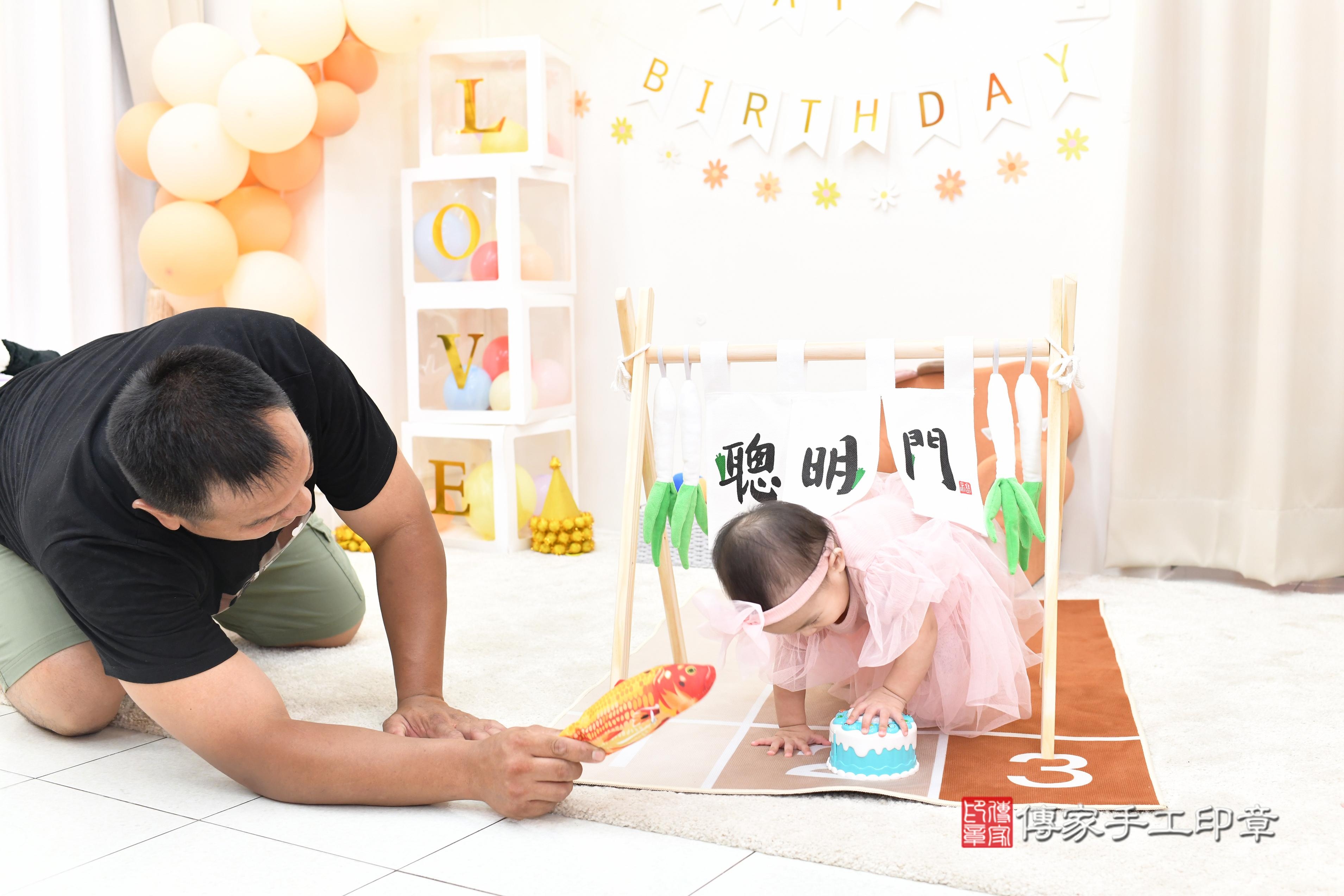 傳家手工印章高雄店、抓周、度脺、中國風會場、傳家嬰兒古禮、吉祥話、抓周道具物品24種、拍照。抓周證書。寶寶抓周、滿周歲、生日快樂、祝福