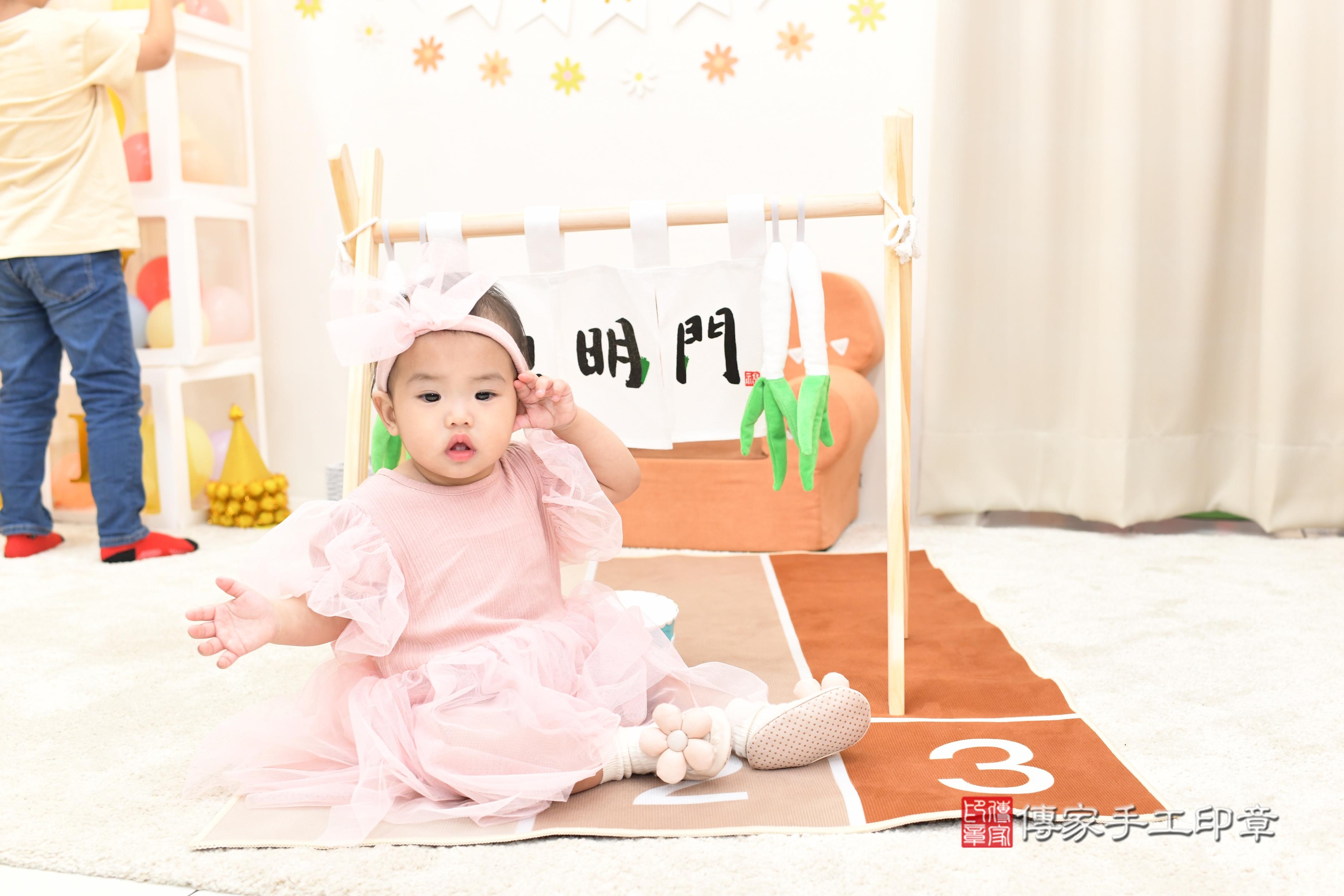 傳家手工印章高雄店、抓周、度脺、中國風會場、傳家嬰兒古禮、吉祥話、抓周道具物品24種、拍照。抓周證書。寶寶抓周、滿周歲、生日快樂、祝福