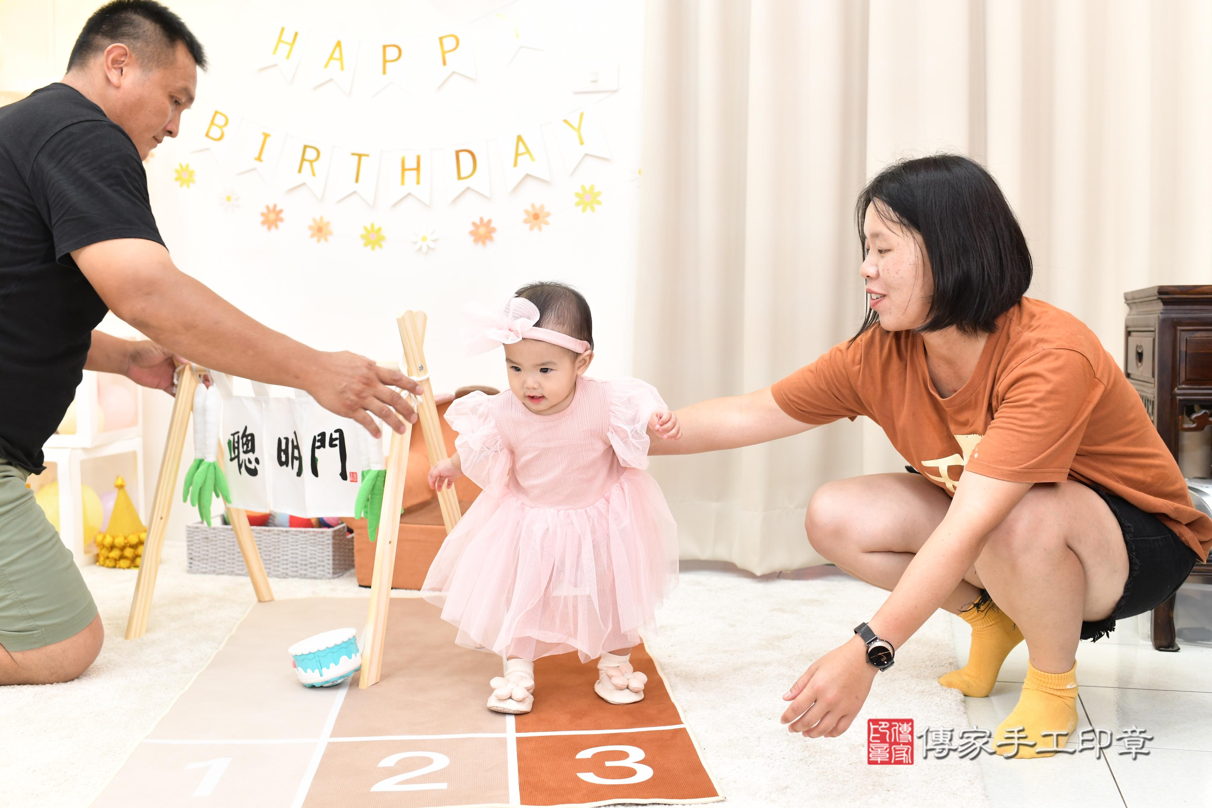傳家手工印章高雄店、抓周、度脺、中國風會場、傳家嬰兒古禮、吉祥話、抓周道具物品24種、拍照。抓周證書。寶寶抓周、滿周歲、生日快樂、祝福