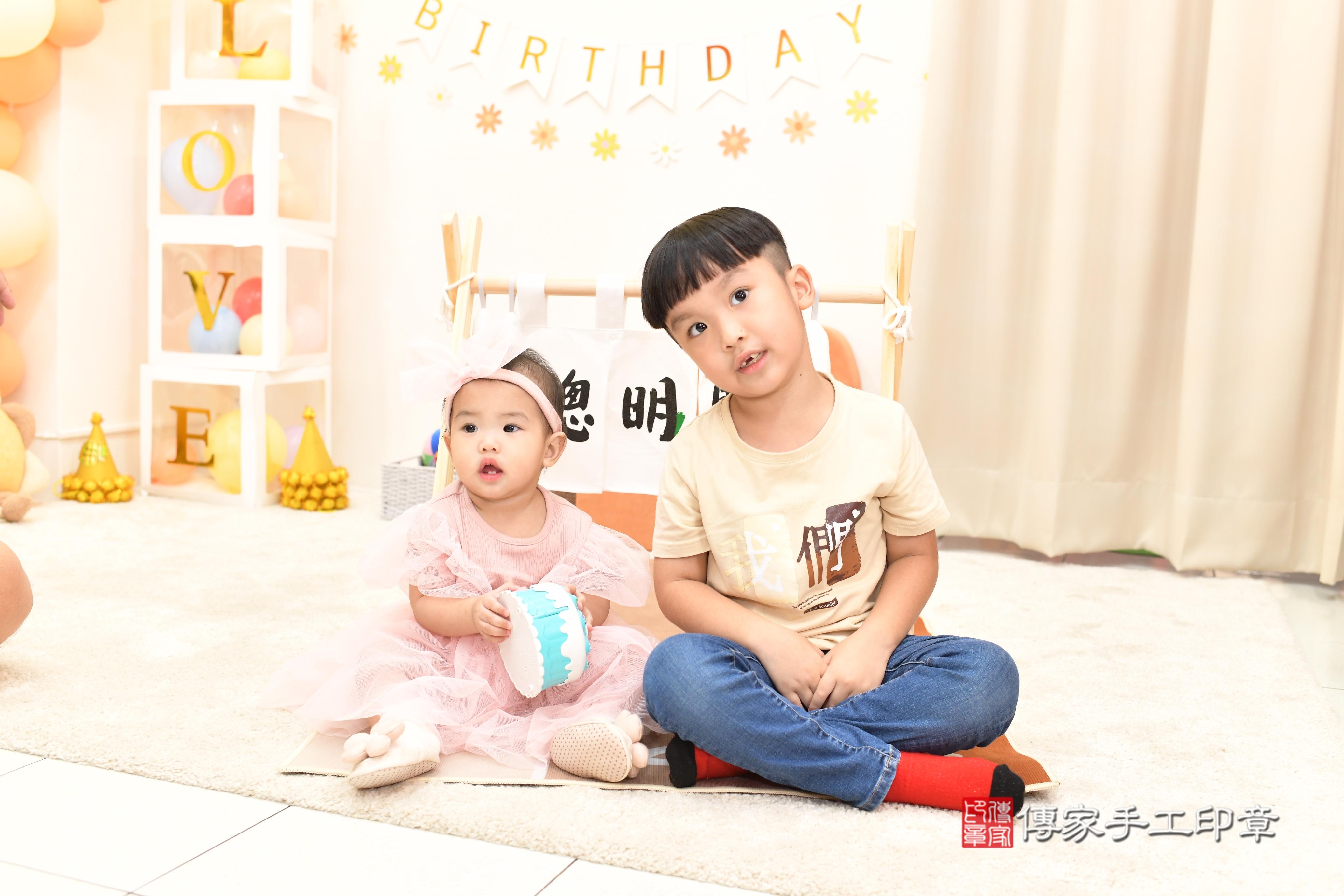 傳家手工印章高雄店、抓周、度脺、中國風會場、傳家嬰兒古禮、吉祥話、抓周道具物品24種、拍照。抓周證書。寶寶抓周、滿周歲、生日快樂、祝福