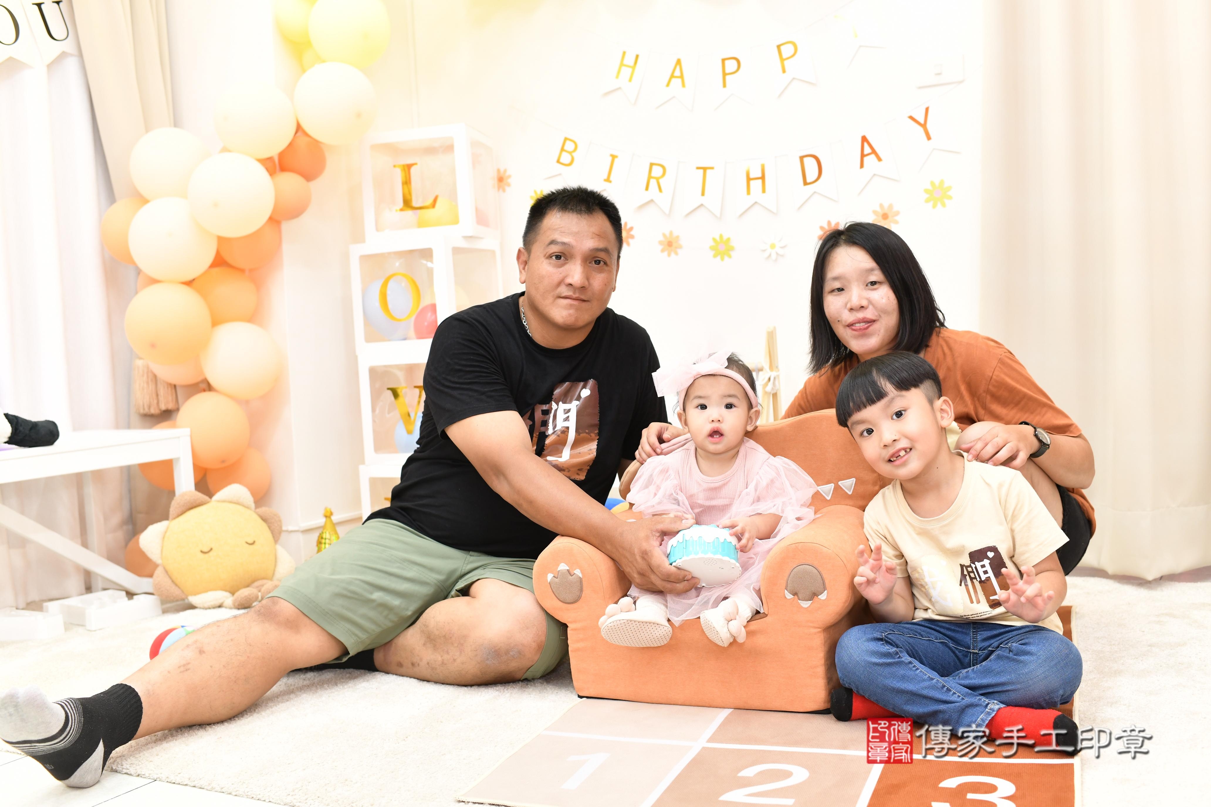 傳家手工印章高雄店、抓周、度脺、中國風會場、傳家嬰兒古禮、吉祥話、抓周道具物品24種、拍照。抓周證書。寶寶抓周、滿周歲、生日快樂、祝福