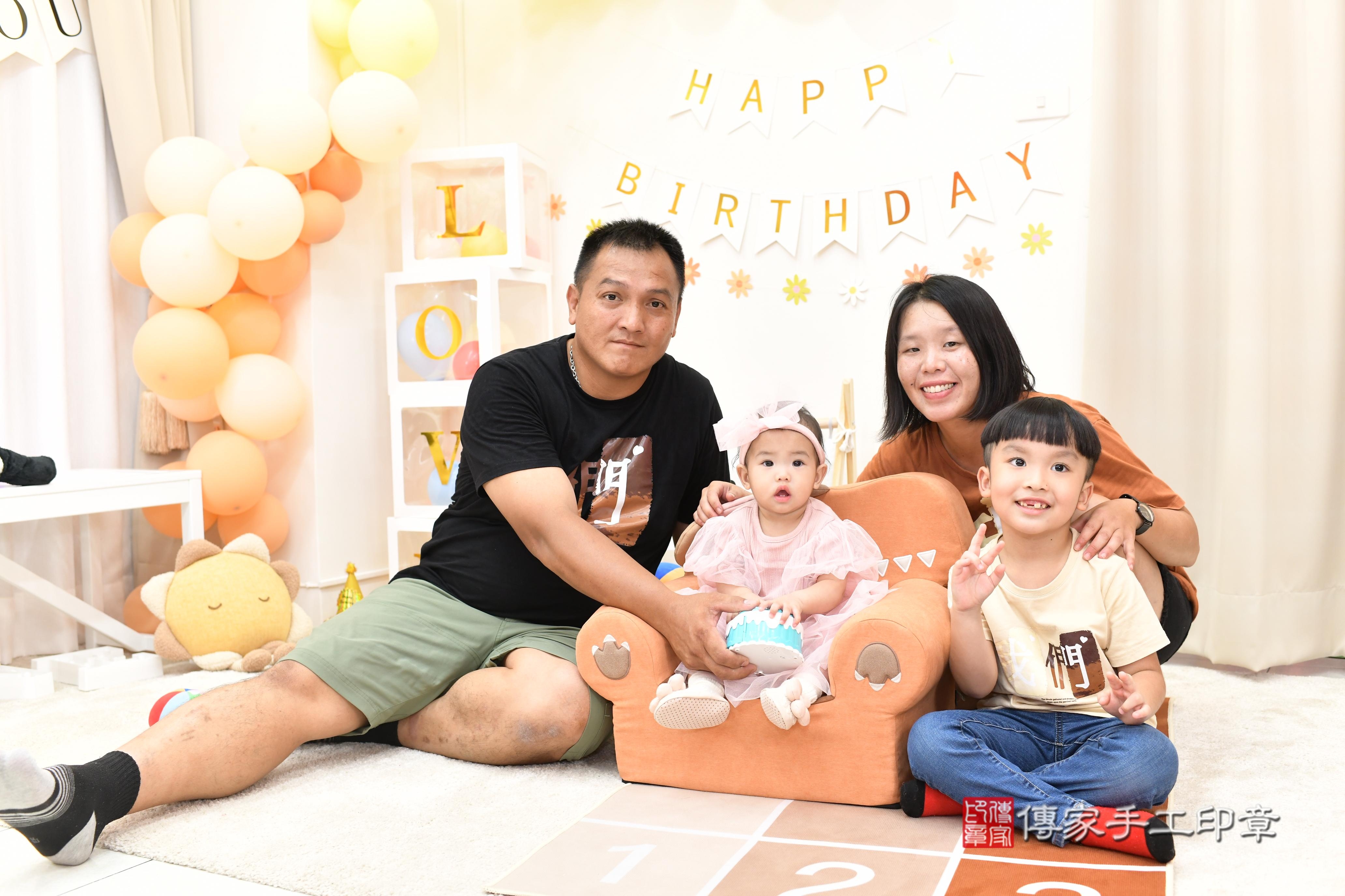 傳家手工印章高雄店、抓周、度脺、中國風會場、傳家嬰兒古禮、吉祥話、抓周道具物品24種、拍照。抓周證書。寶寶抓周、滿周歲、生日快樂、祝福