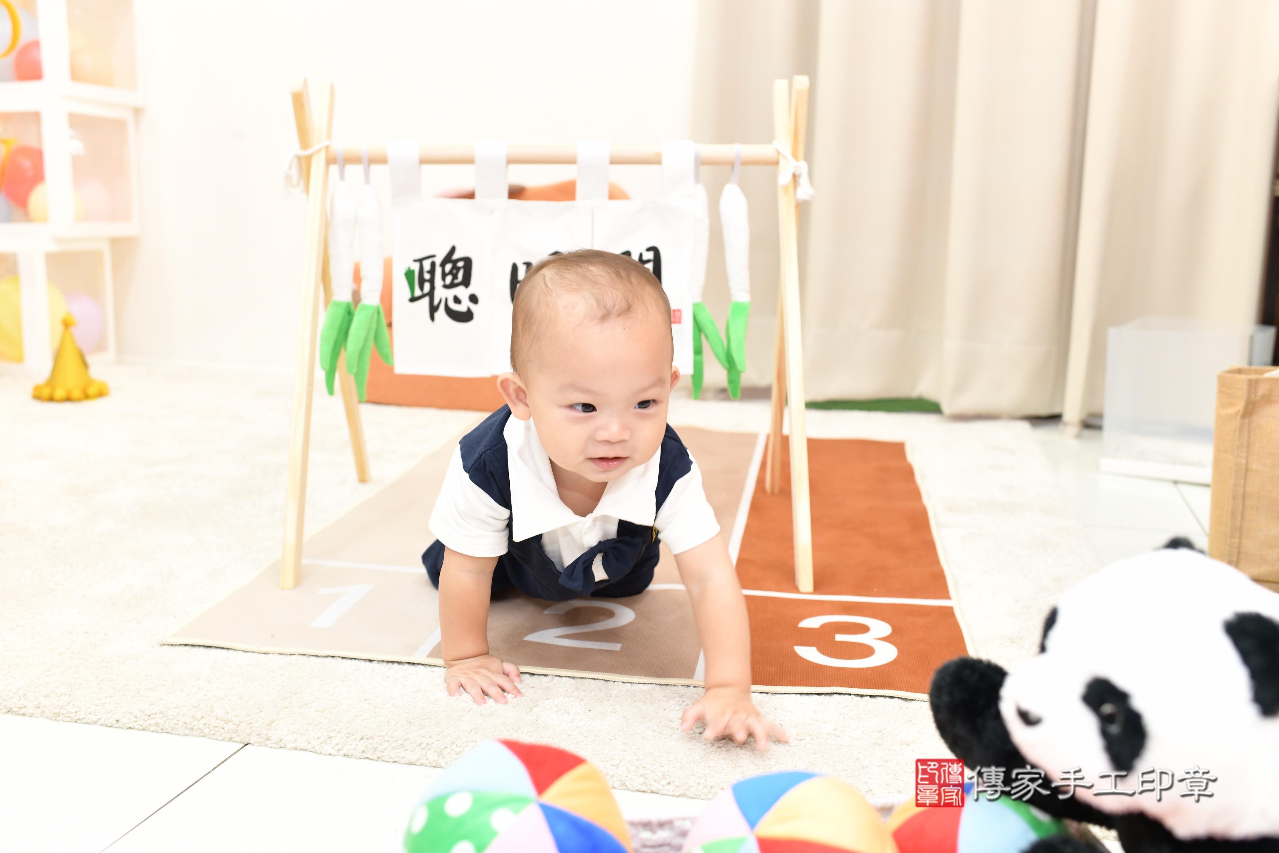 傳家手工印章高雄店、抓周、度脺、中國風會場、傳家嬰兒古禮、吉祥話、抓周道具物品24種、拍照。抓周證書。寶寶抓周、滿周歲、生日快樂、祝福