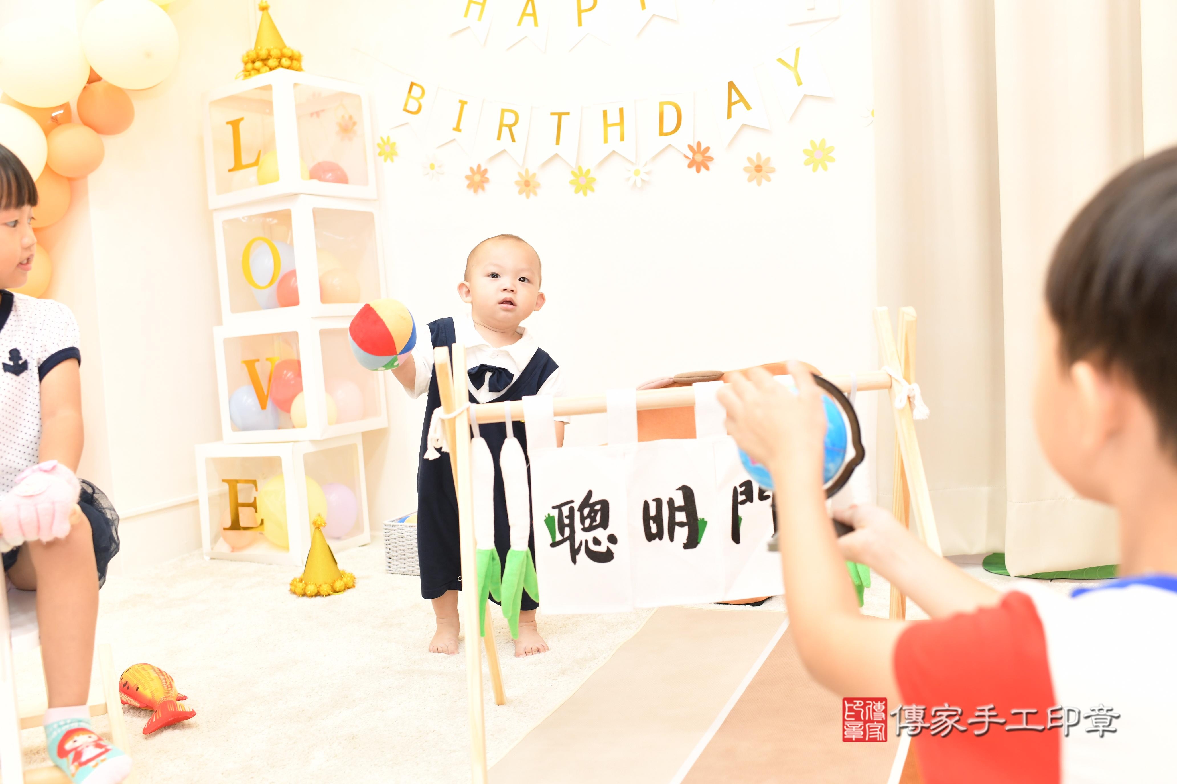 傳家手工印章高雄店、抓周、度脺、中國風會場、傳家嬰兒古禮、吉祥話、抓周道具物品24種、拍照。抓周證書。寶寶抓周、滿周歲、生日快樂、祝福