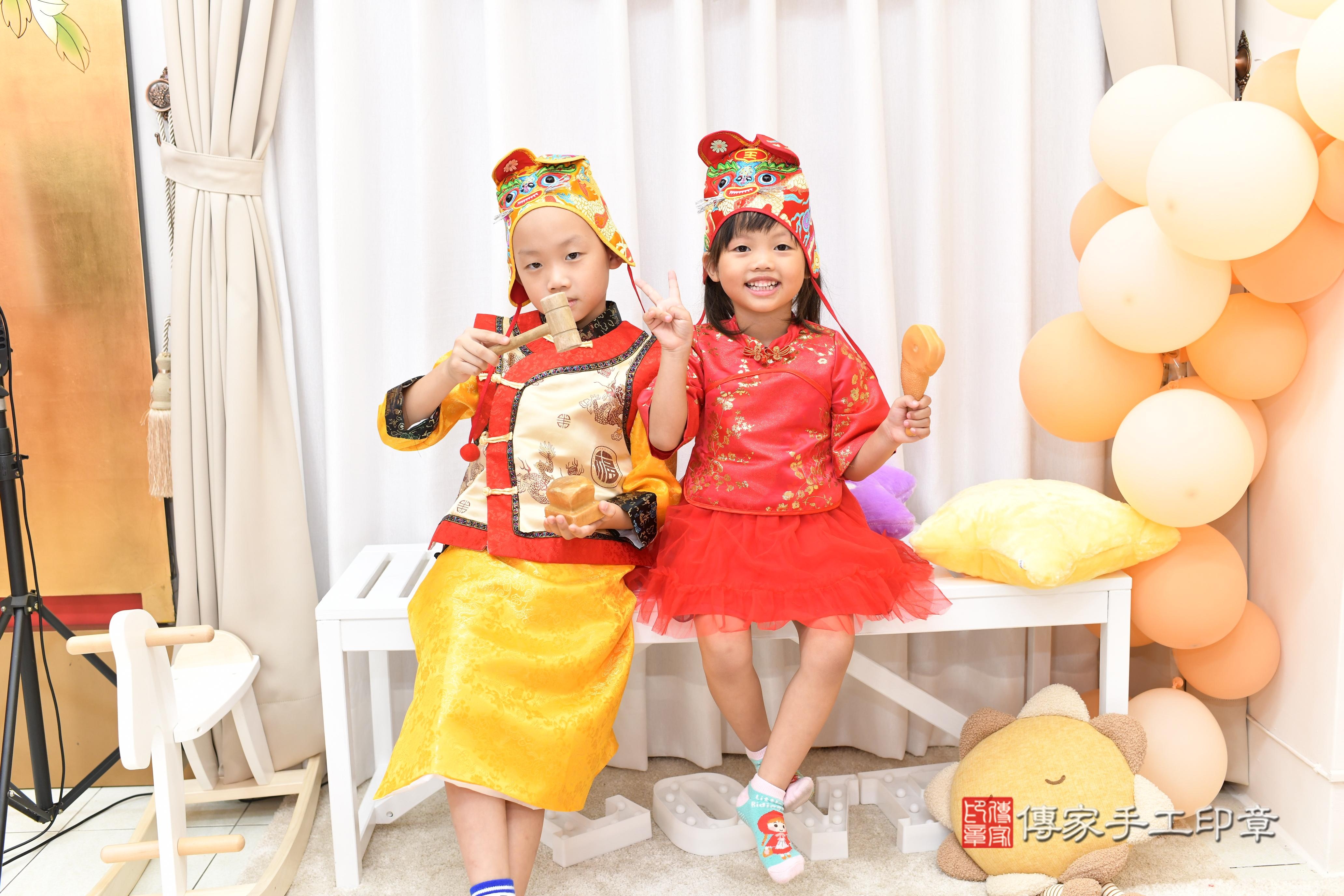 傳家手工印章高雄店、抓周、度脺、中國風會場、傳家嬰兒古禮、吉祥話、抓周道具物品24種、拍照。抓周證書。寶寶抓周、滿周歲、生日快樂、祝福