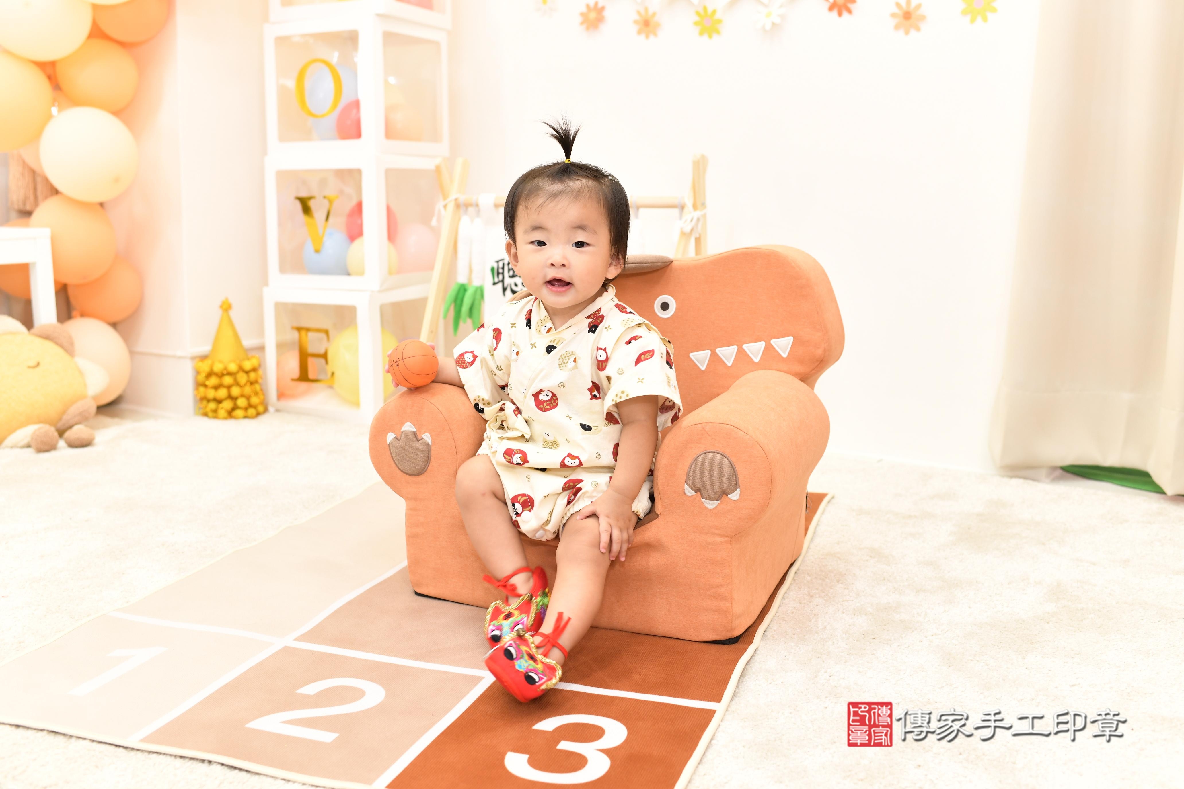 傳家手工印章高雄店、抓周、度脺、中國風會場、傳家嬰兒古禮、吉祥話、抓周道具物品24種、拍照。抓周證書。寶寶抓周、滿周歲、生日快樂、祝福