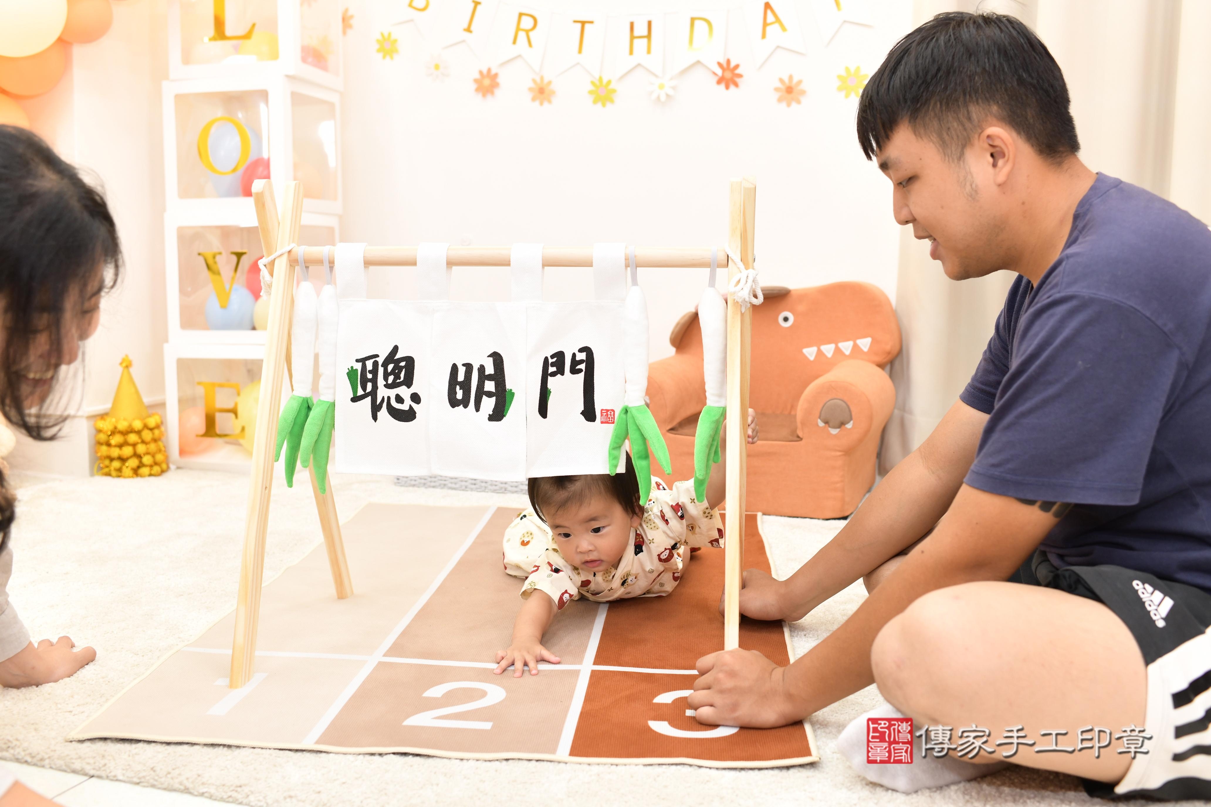 傳家手工印章高雄店、抓周、度脺、中國風會場、傳家嬰兒古禮、吉祥話、抓周道具物品24種、拍照。抓周證書。寶寶抓周、滿周歲、生日快樂、祝福