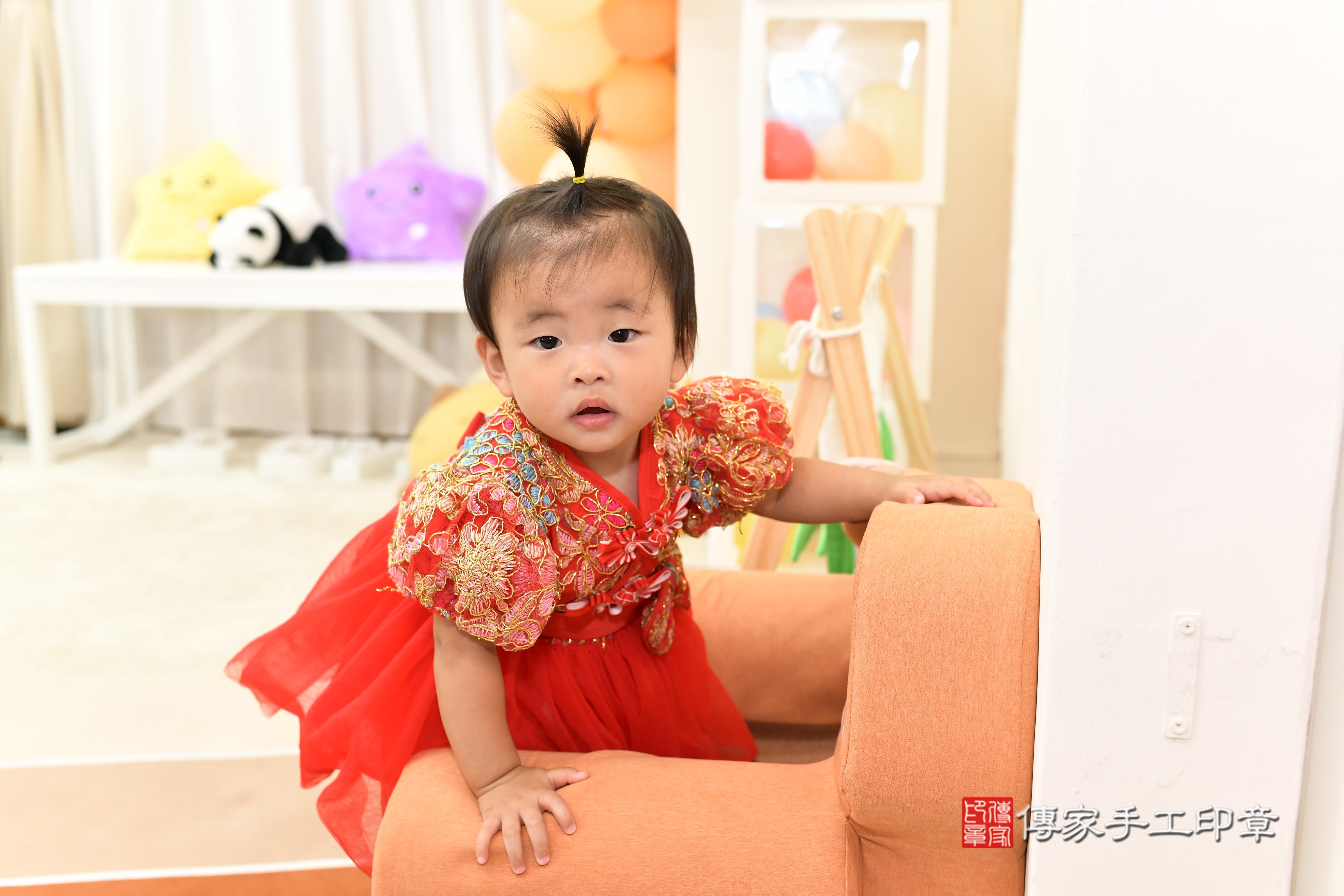 傳家手工印章高雄店、抓周、度脺、中國風會場、傳家嬰兒古禮、吉祥話、抓周道具物品24種、拍照。抓周證書。寶寶抓周、滿周歲、生日快樂、祝福