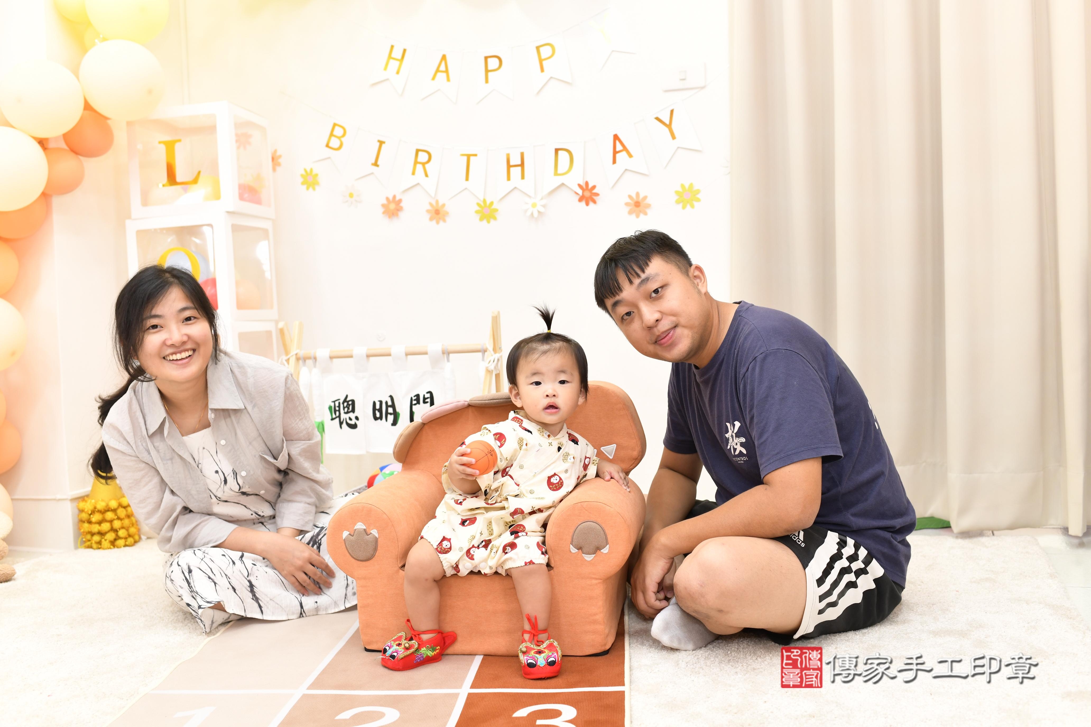 傳家手工印章高雄店、抓周、度脺、中國風會場、傳家嬰兒古禮、吉祥話、抓周道具物品24種、拍照。抓周證書。寶寶抓周、滿周歲、生日快樂、祝福