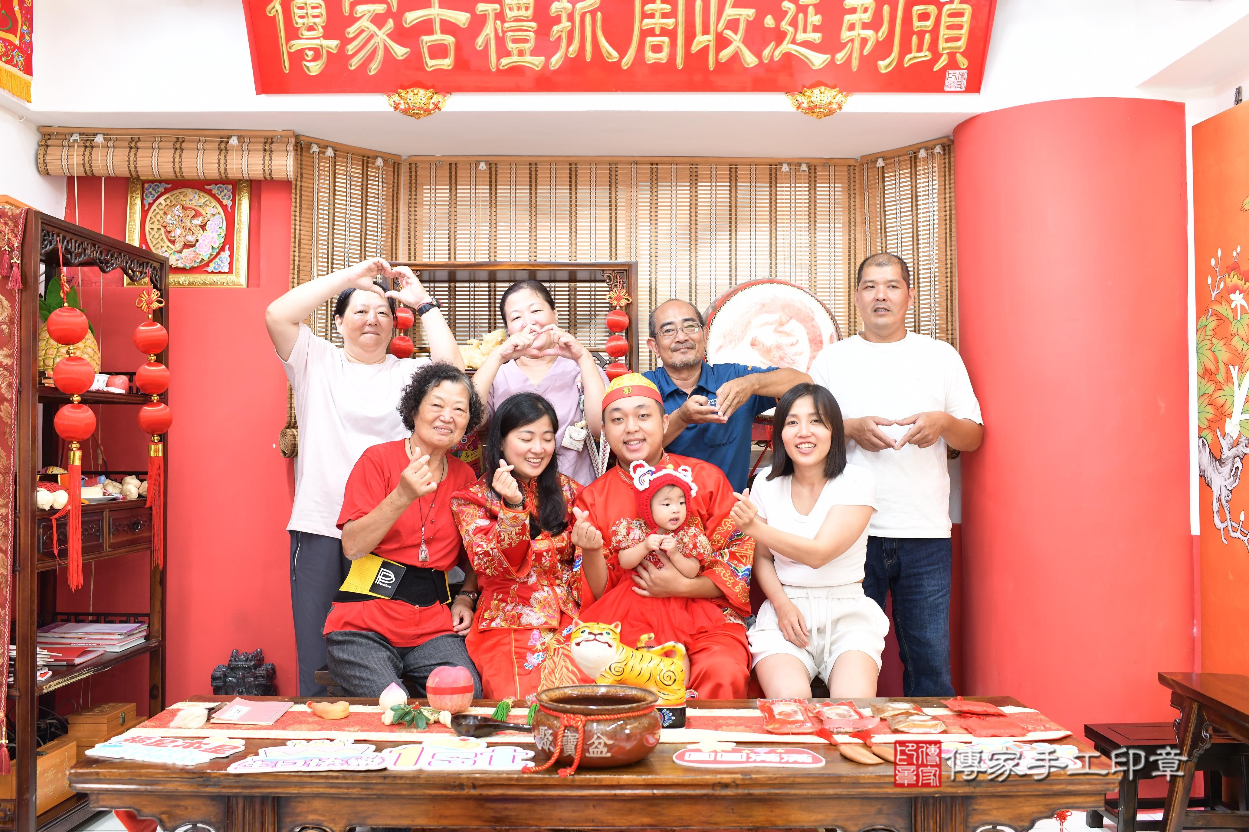 傳家手工印章高雄店、抓周、度脺、中國風會場、傳家嬰兒古禮、吉祥話、抓周道具物品24種、拍照。抓周證書。寶寶抓周、滿周歲、生日快樂、祝福