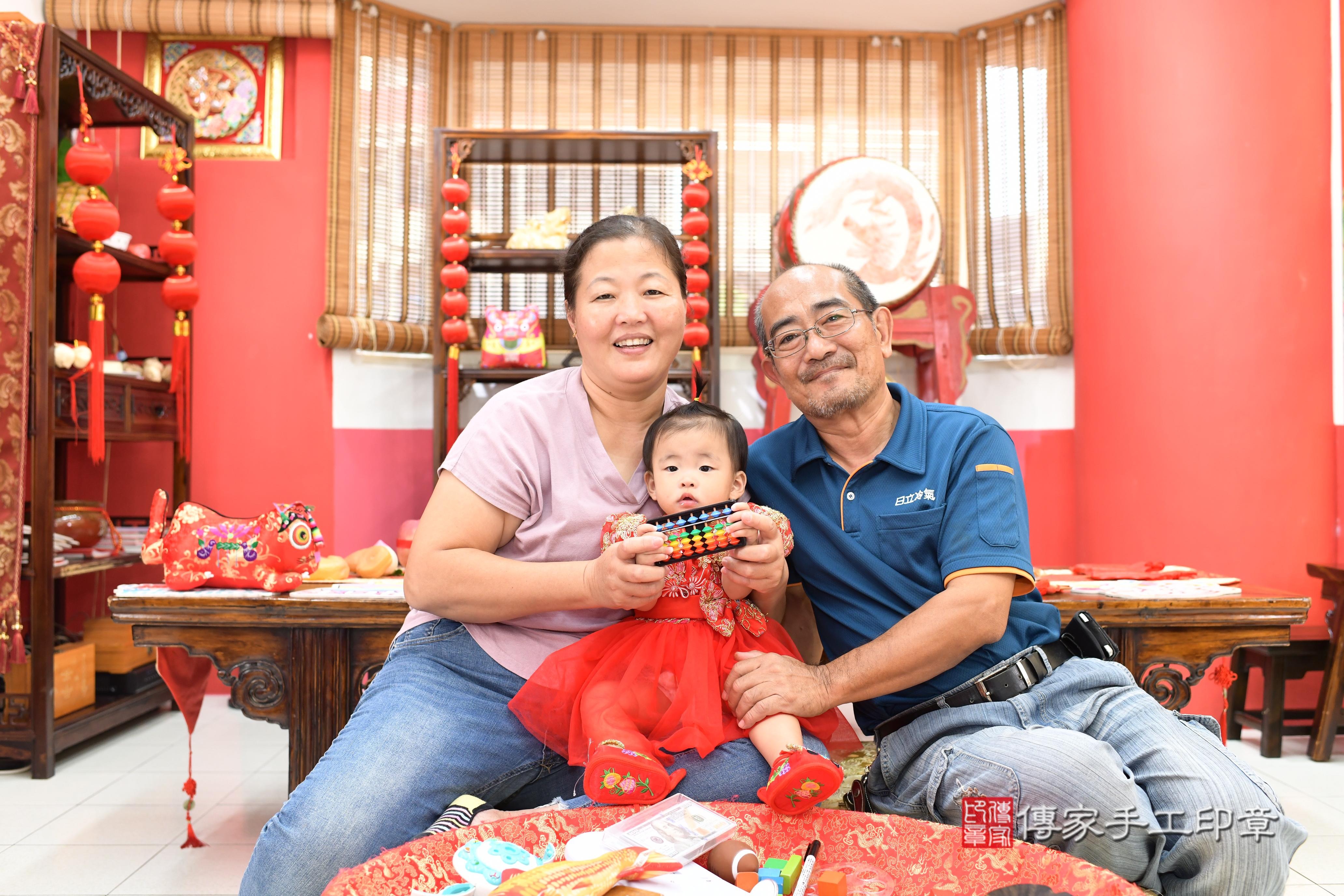 傳家手工印章高雄店、抓周、度脺、中國風會場、傳家嬰兒古禮、吉祥話、抓周道具物品24種、拍照。抓周證書。寶寶抓周、滿周歲、生日快樂、祝福