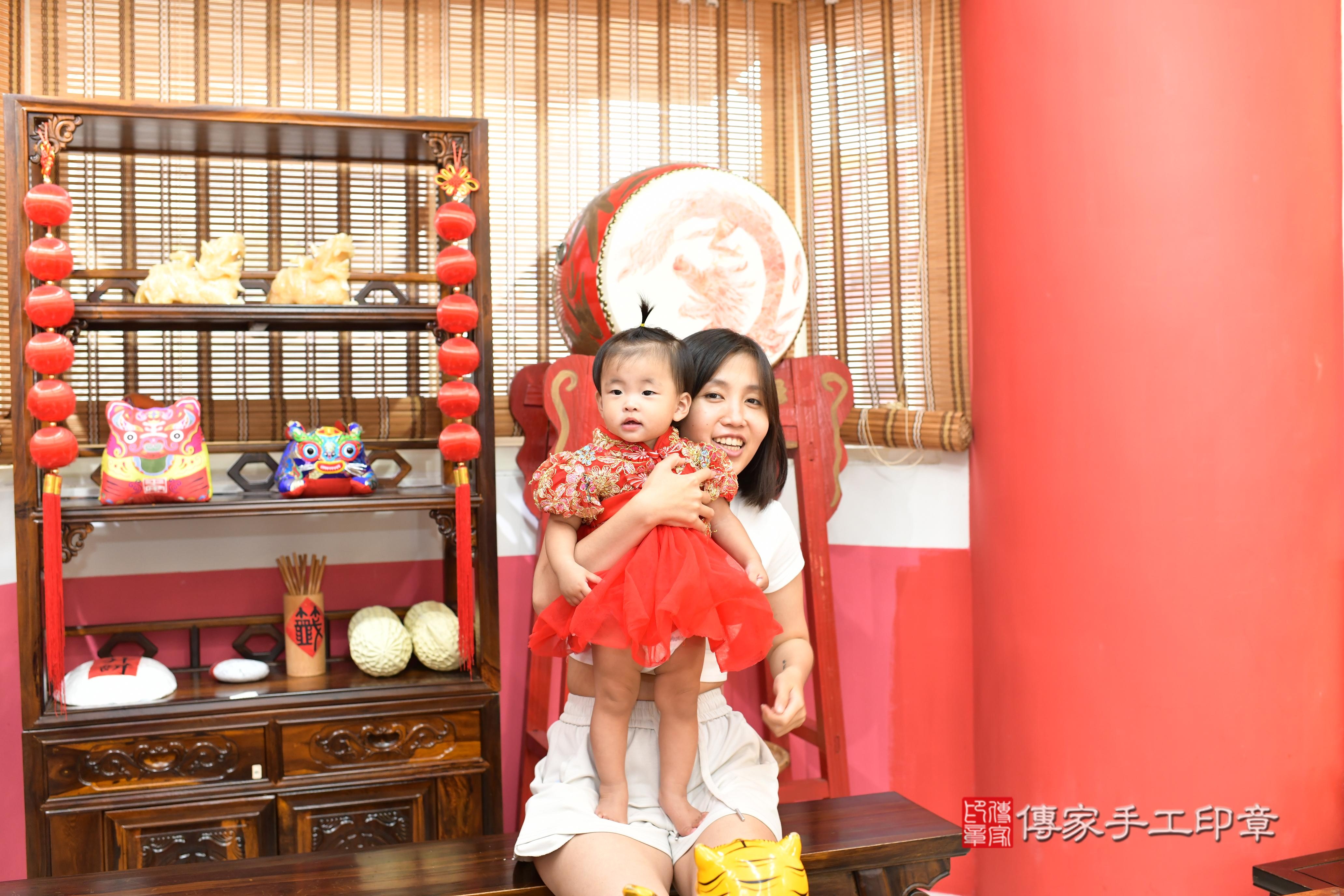 傳家手工印章高雄店、抓周、度脺、中國風會場、傳家嬰兒古禮、吉祥話、抓周道具物品24種、拍照。抓周證書。寶寶抓周、滿周歲、生日快樂、祝福