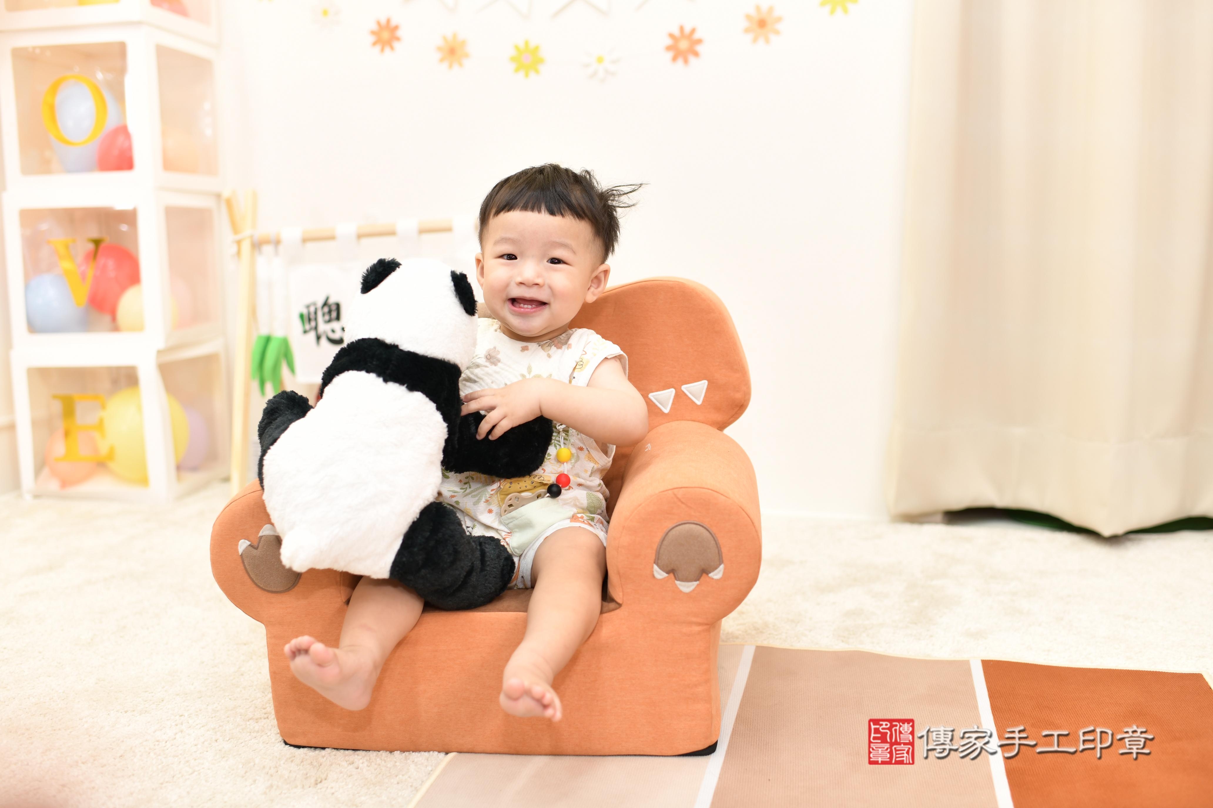 傳家手工印章高雄店、抓周、度脺、中國風會場、傳家嬰兒古禮、吉祥話、抓周道具物品24種、拍照。抓周證書。寶寶抓周、滿周歲、生日快樂、祝福