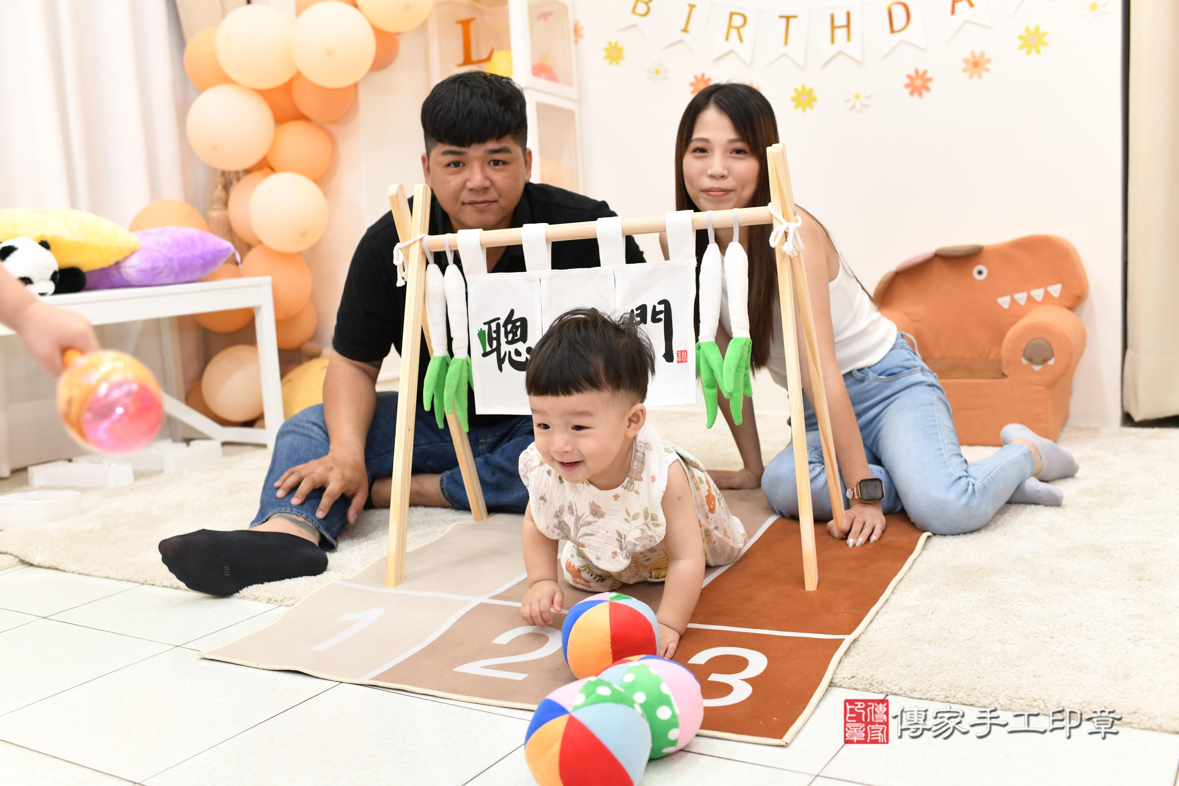 傳家手工印章高雄店、抓周、度脺、中國風會場、傳家嬰兒古禮、吉祥話、抓周道具物品24種、拍照。抓周證書。寶寶抓周、滿周歲、生日快樂、祝福