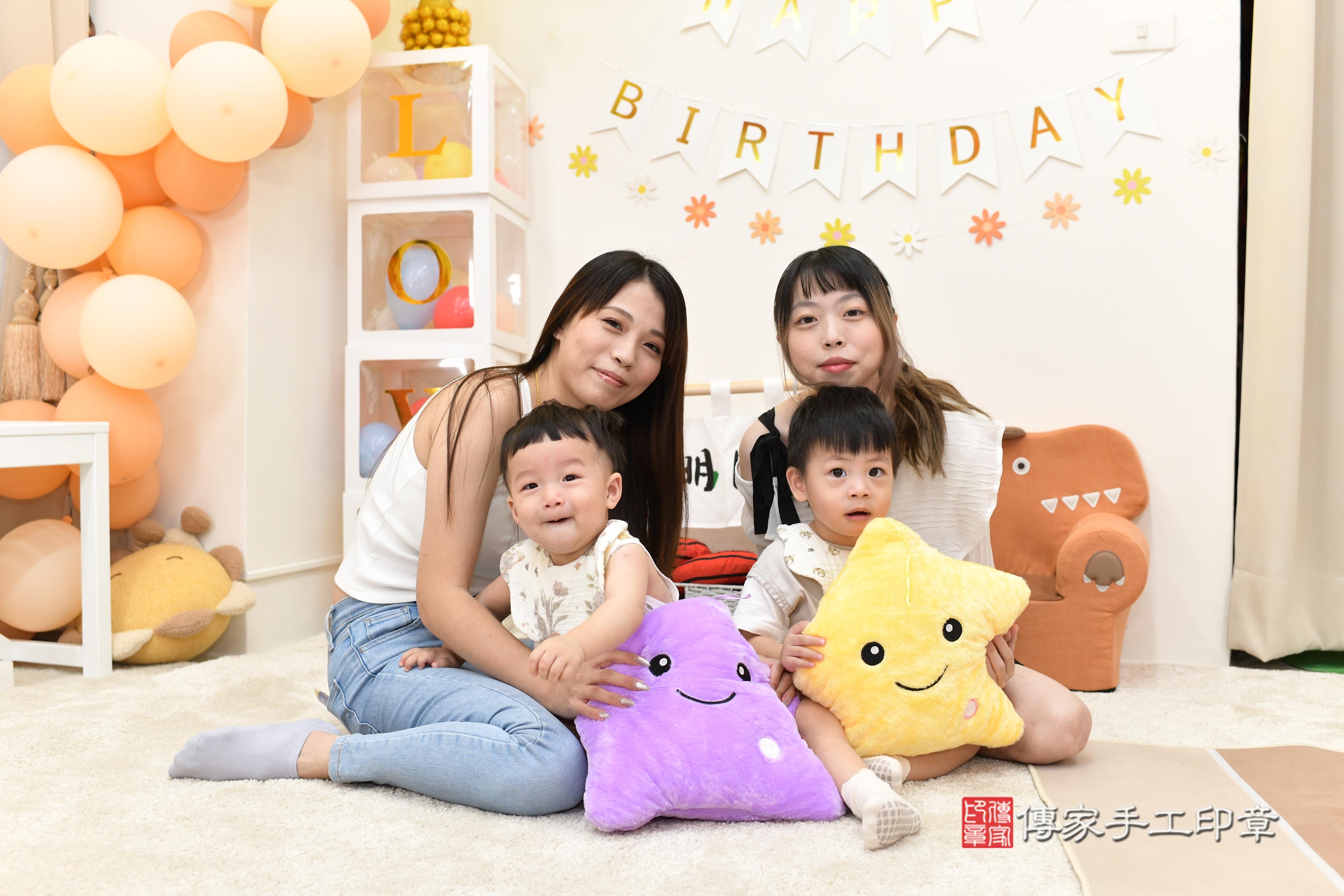 傳家手工印章高雄店、抓周、度脺、中國風會場、傳家嬰兒古禮、吉祥話、抓周道具物品24種、拍照。抓周證書。寶寶抓周、滿周歲、生日快樂、祝福