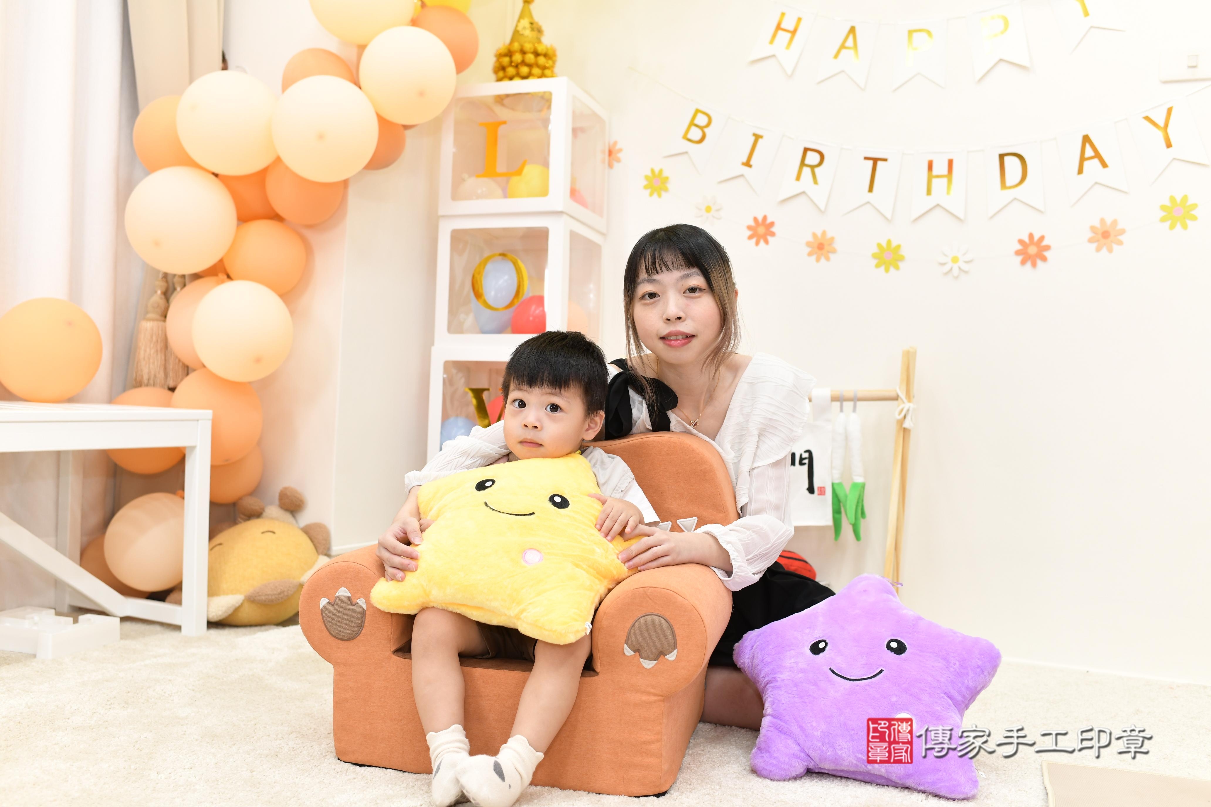 傳家手工印章高雄店、抓周、度脺、中國風會場、傳家嬰兒古禮、吉祥話、抓周道具物品24種、拍照。抓周證書。寶寶抓周、滿周歲、生日快樂、祝福