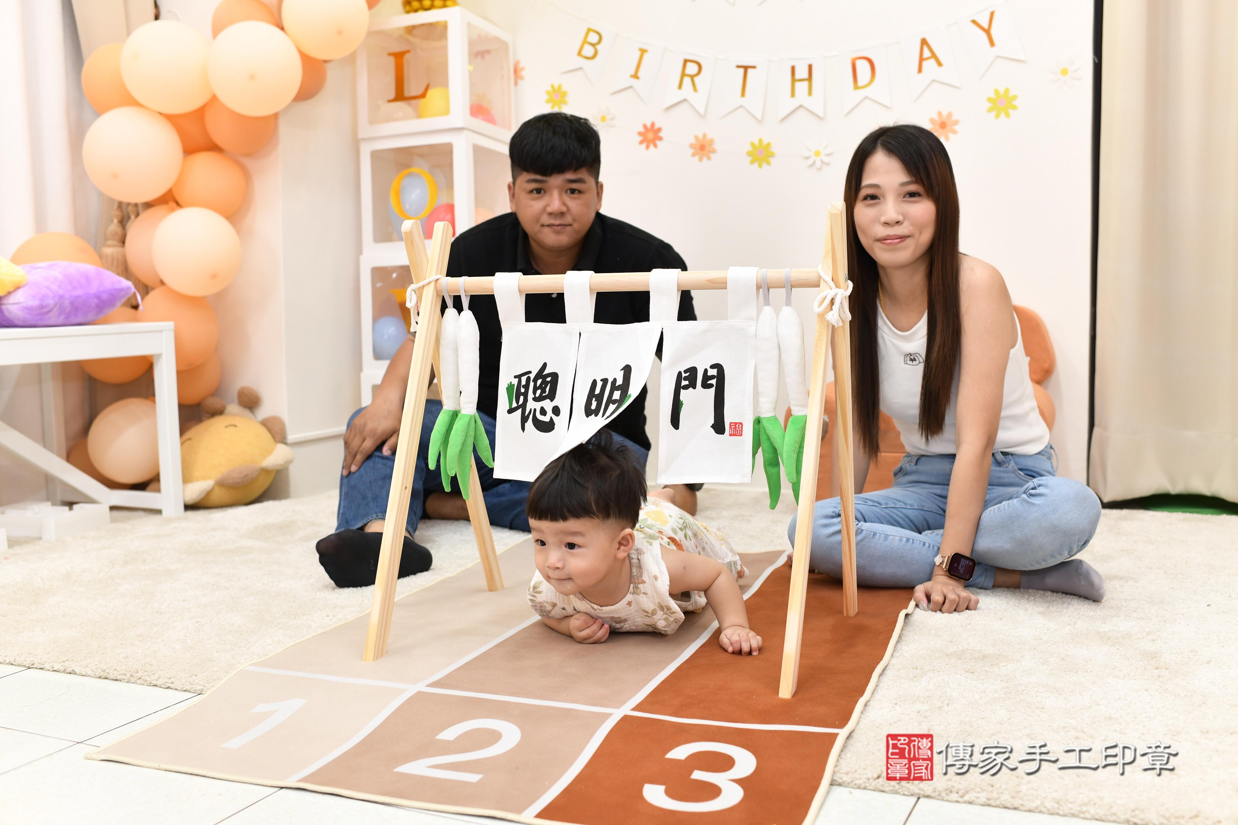 傳家手工印章高雄店、抓周、度脺、中國風會場、傳家嬰兒古禮、吉祥話、抓周道具物品24種、拍照。抓周證書。寶寶抓周、滿周歲、生日快樂、祝福