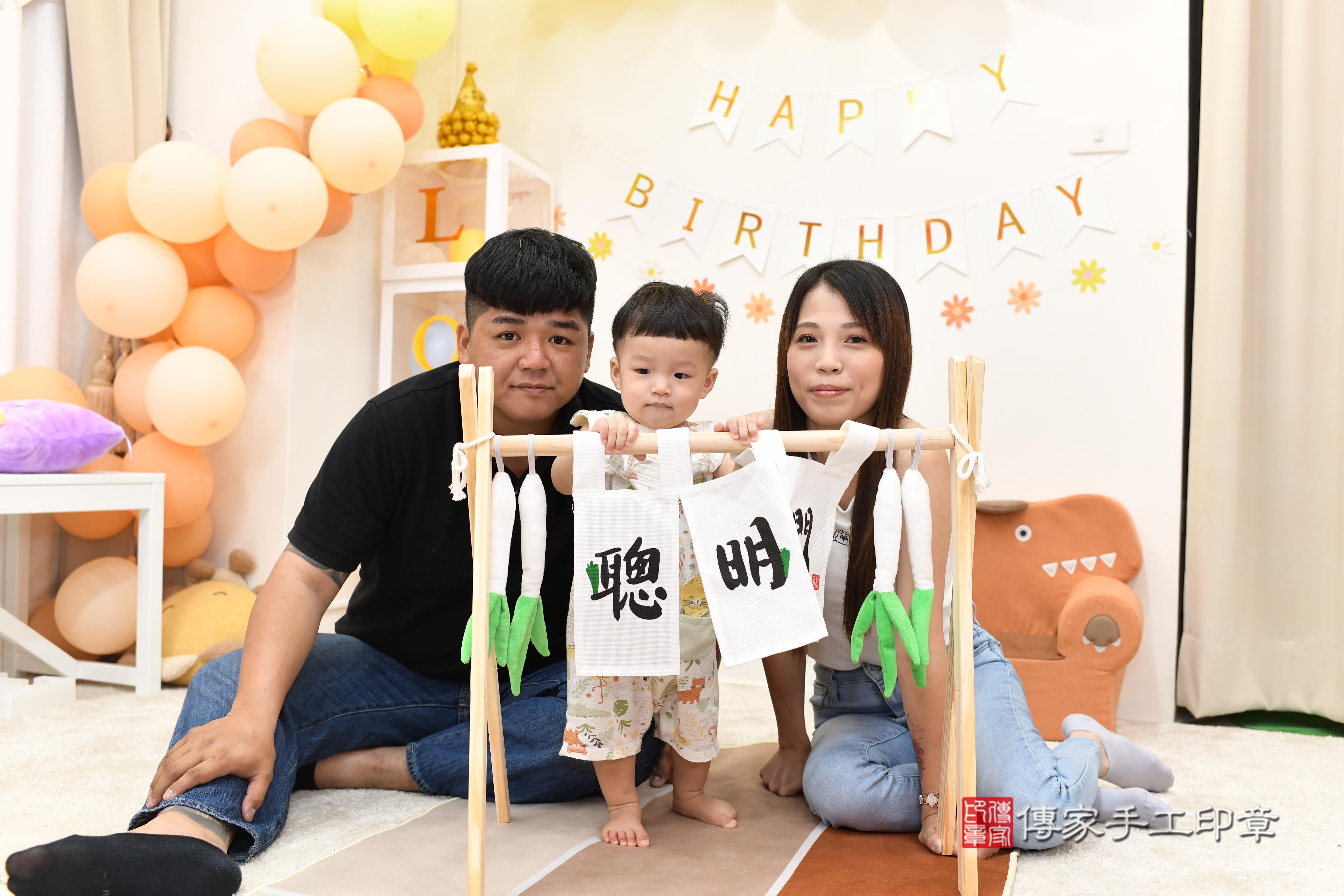 傳家手工印章高雄店、抓周、度脺、中國風會場、傳家嬰兒古禮、吉祥話、抓周道具物品24種、拍照。抓周證書。寶寶抓周、滿周歲、生日快樂、祝福