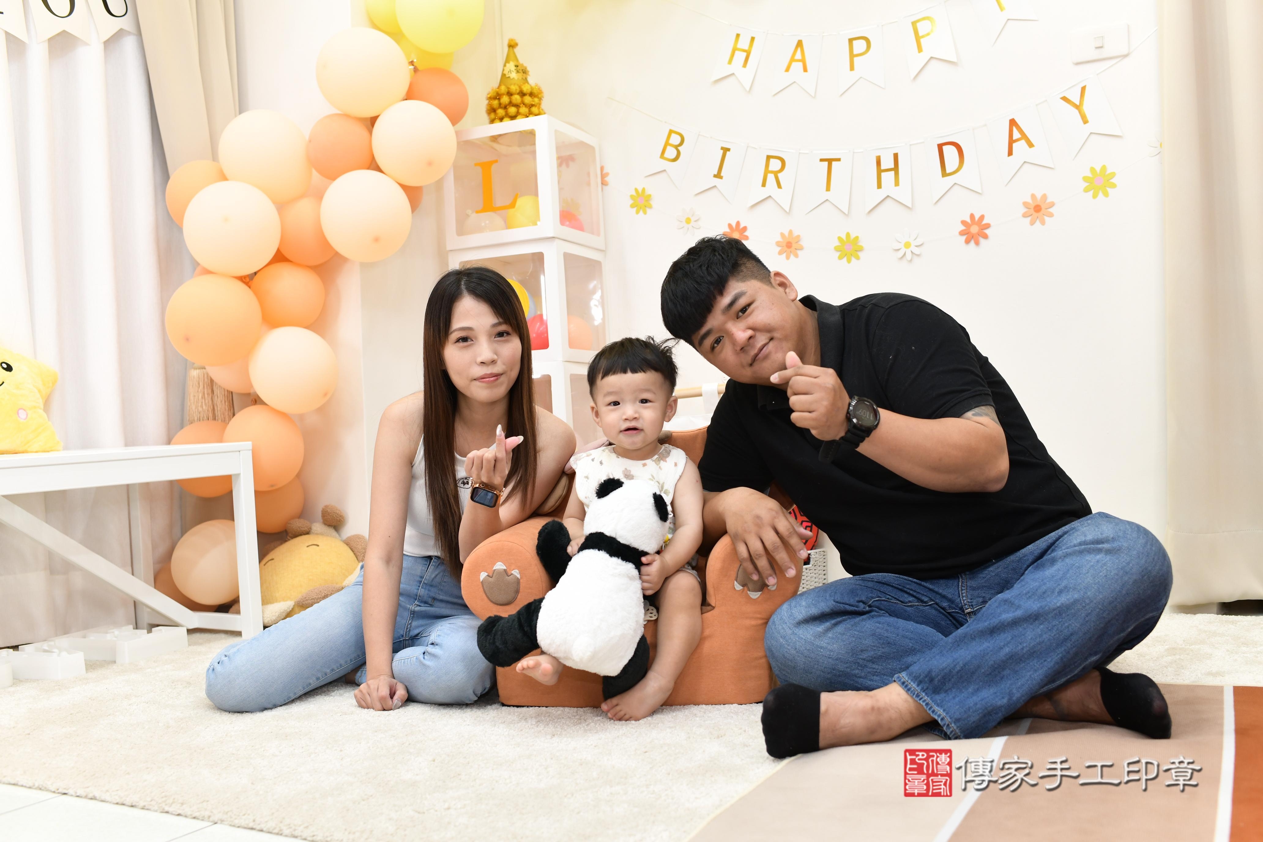 傳家手工印章高雄店、抓周、度脺、中國風會場、傳家嬰兒古禮、吉祥話、抓周道具物品24種、拍照。抓周證書。寶寶抓周、滿周歲、生日快樂、祝福