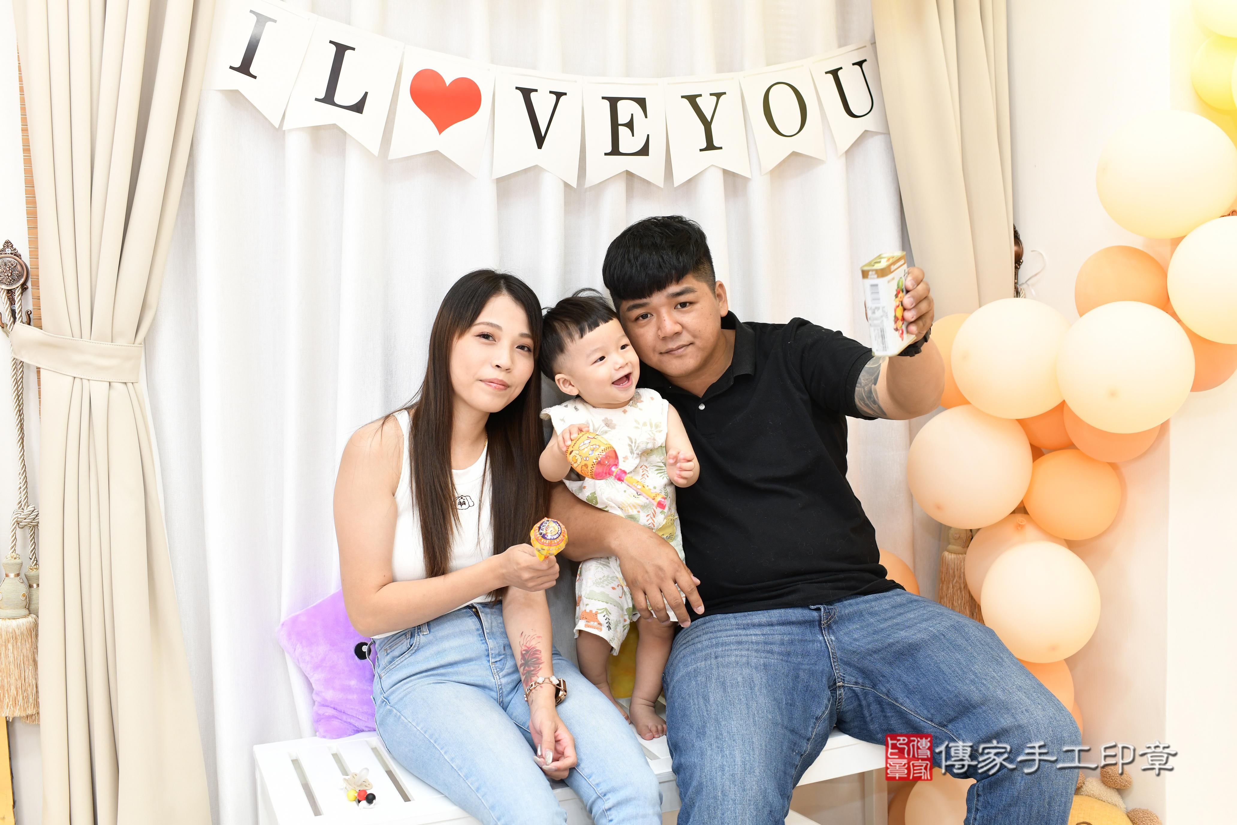 傳家手工印章高雄店、抓周、度脺、中國風會場、傳家嬰兒古禮、吉祥話、抓周道具物品24種、拍照。抓周證書。寶寶抓周、滿周歲、生日快樂、祝福