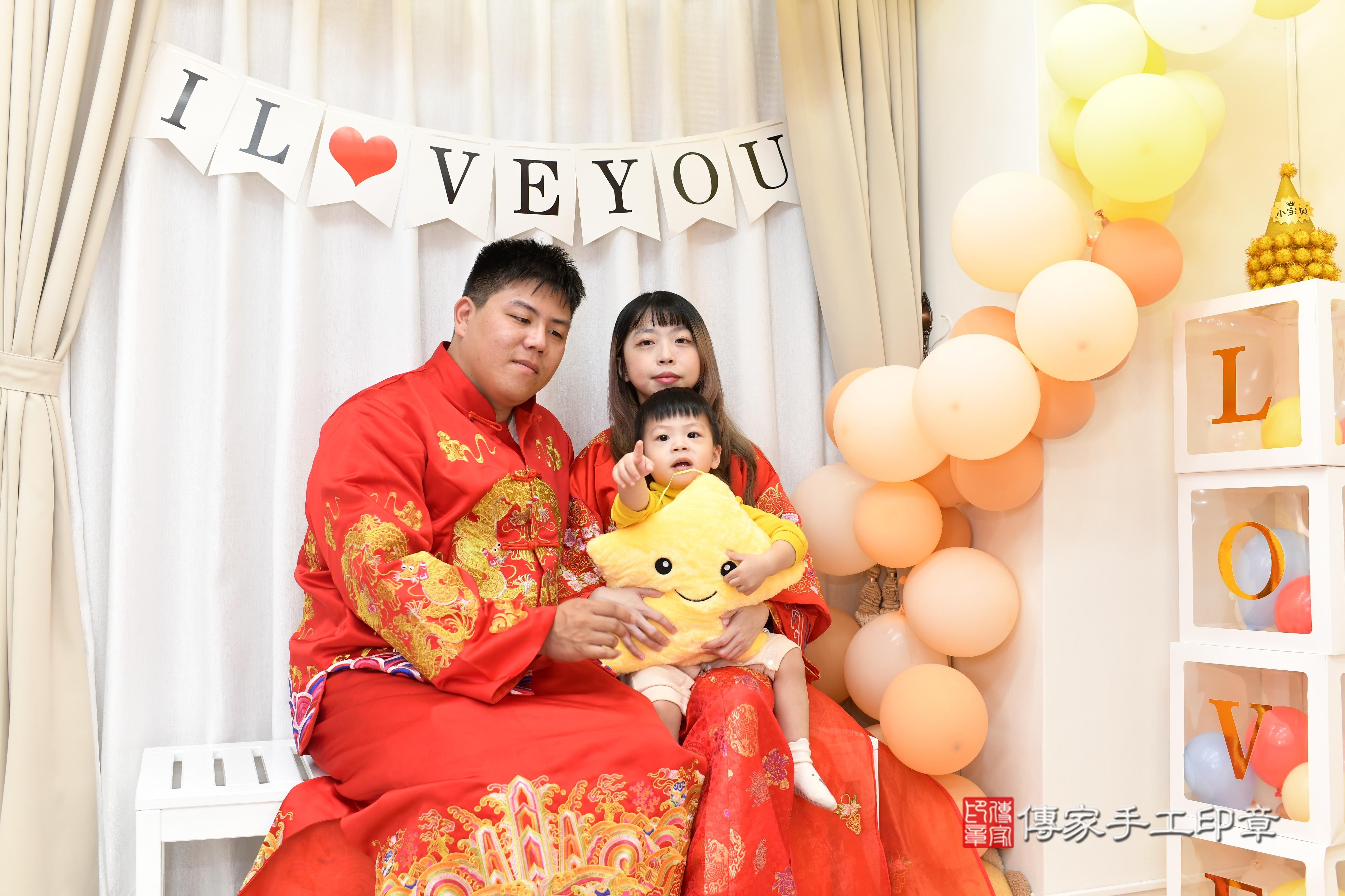 傳家手工印章高雄店、抓周、度脺、中國風會場、傳家嬰兒古禮、吉祥話、抓周道具物品24種、拍照。抓周證書。寶寶抓周、滿周歲、生日快樂、祝福