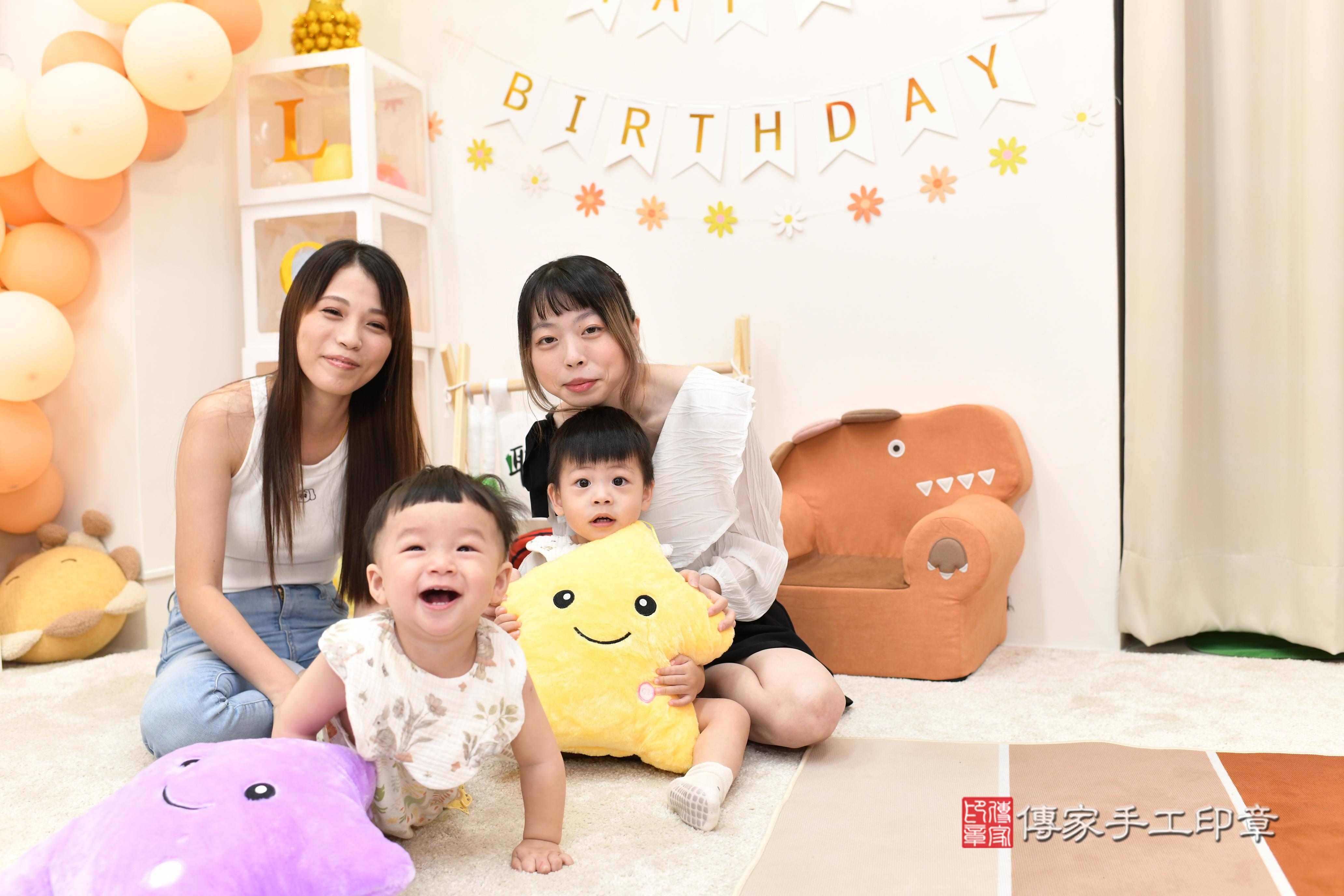 傳家手工印章高雄店、抓周、度脺、中國風會場、傳家嬰兒古禮、吉祥話、抓周道具物品24種、拍照。抓周證書。寶寶抓周、滿周歲、生日快樂、祝福