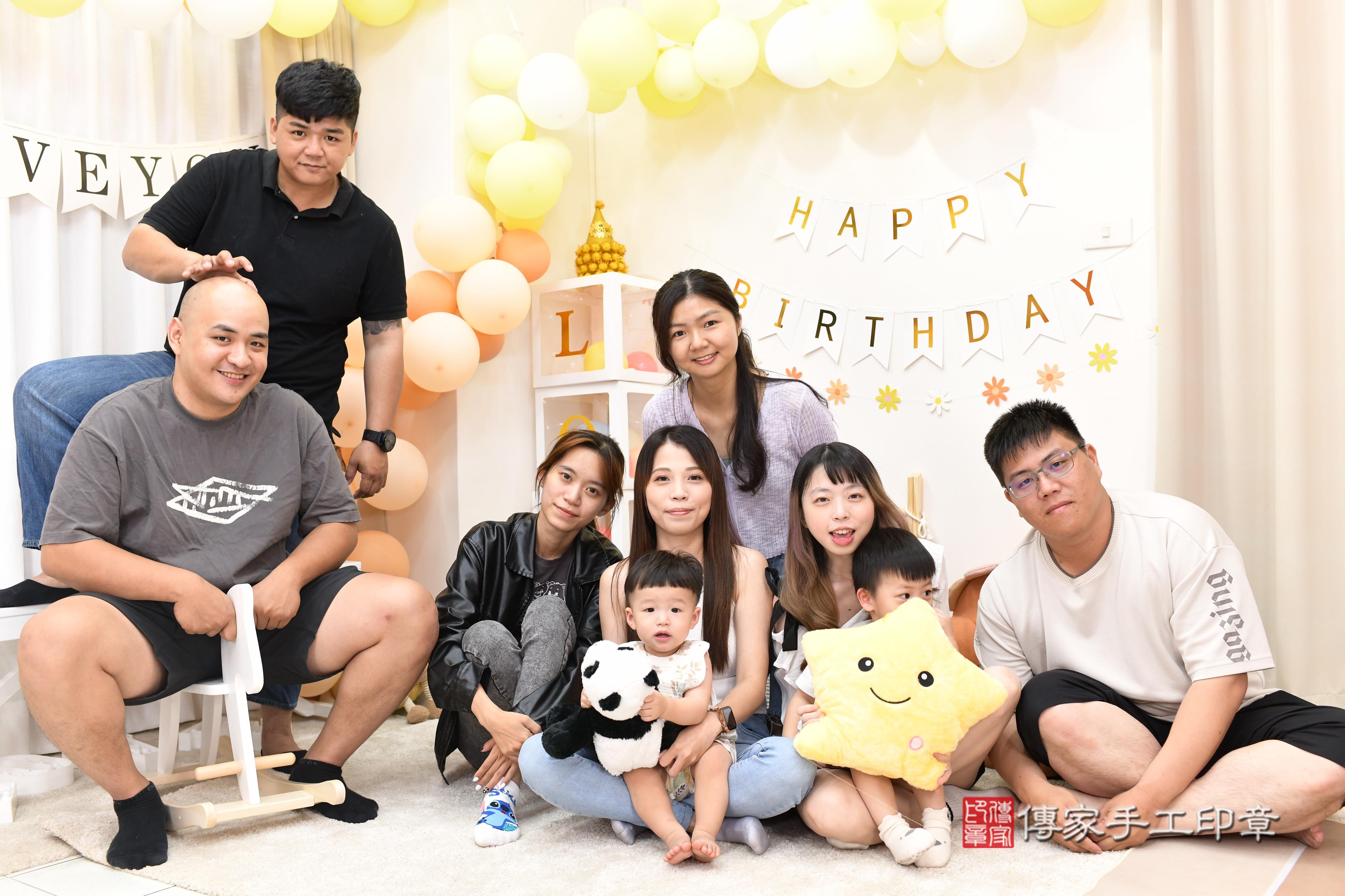 傳家手工印章高雄店、抓周、度脺、中國風會場、傳家嬰兒古禮、吉祥話、抓周道具物品24種、拍照。抓周證書。寶寶抓周、滿周歲、生日快樂、祝福