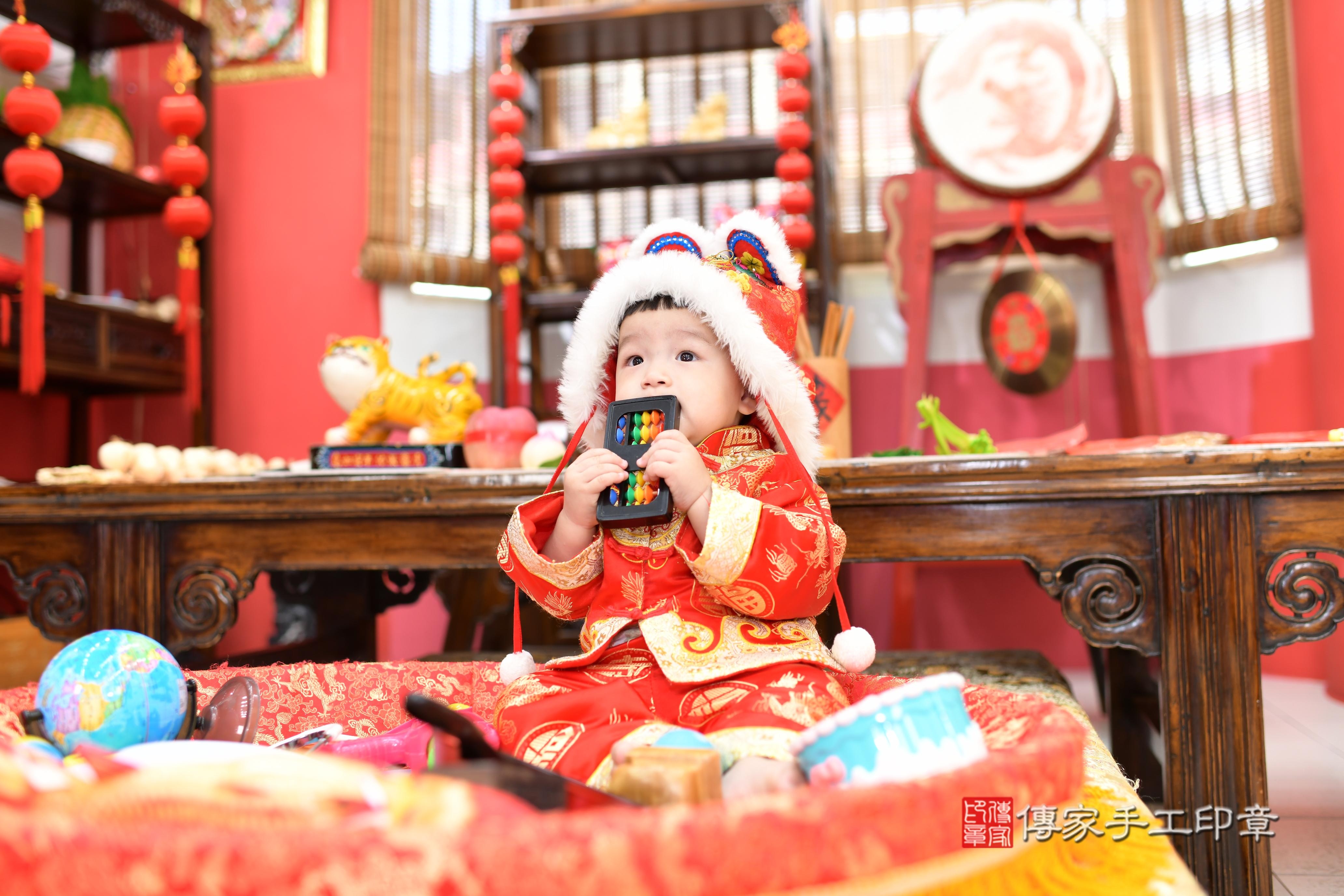 傳家手工印章高雄店、抓周、度脺、中國風會場、傳家嬰兒古禮、吉祥話、抓周道具物品24種、拍照。抓周證書。寶寶抓周、滿周歲、生日快樂、祝福