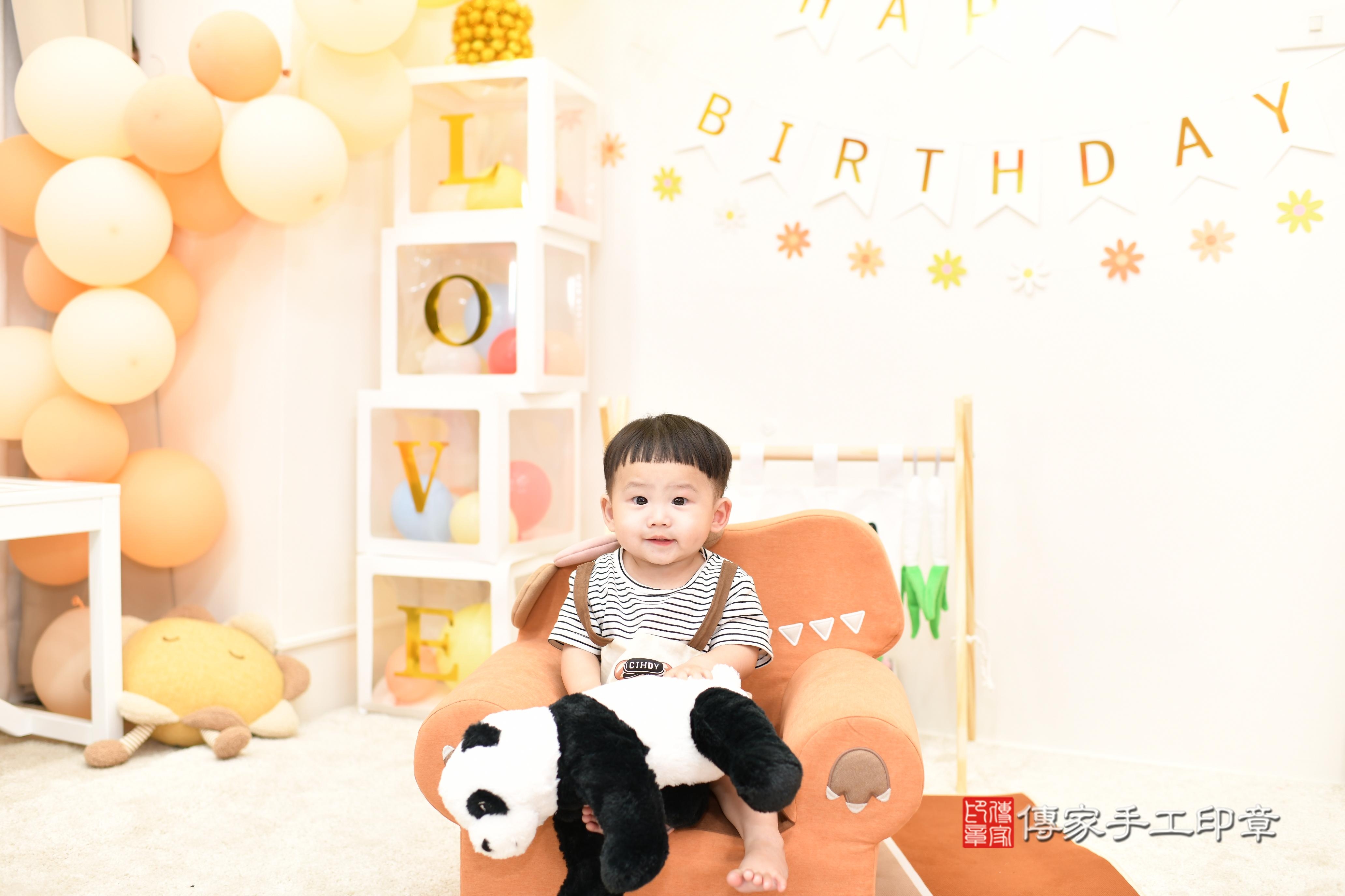 傳家手工印章高雄店、抓周、度脺、中國風會場、傳家嬰兒古禮、吉祥話、抓周道具物品24種、拍照。抓周證書。寶寶抓周、滿周歲、生日快樂、祝福