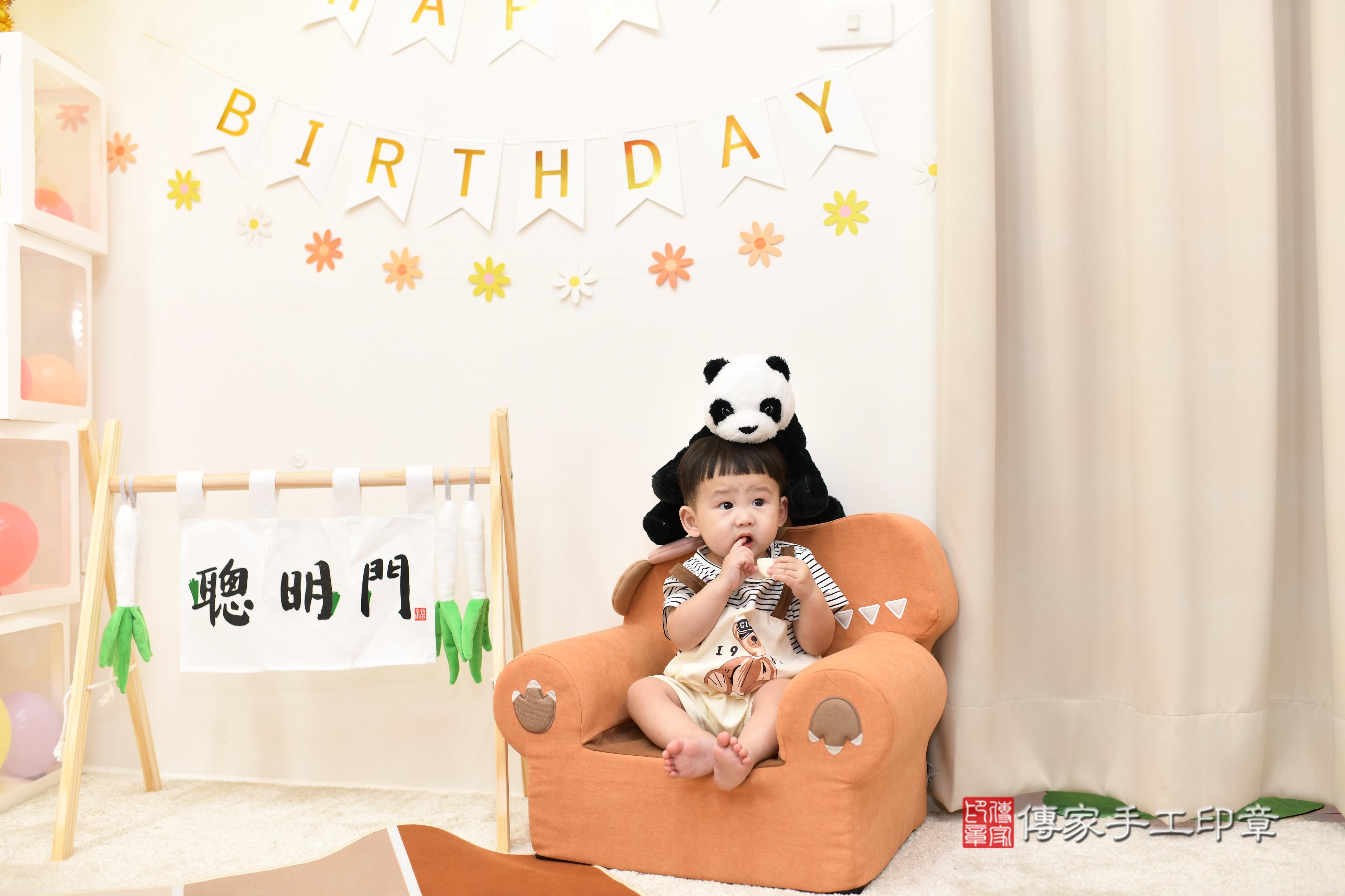 傳家手工印章高雄店、抓周、度脺、中國風會場、傳家嬰兒古禮、吉祥話、抓周道具物品24種、拍照。抓周證書。寶寶抓周、滿周歲、生日快樂、祝福