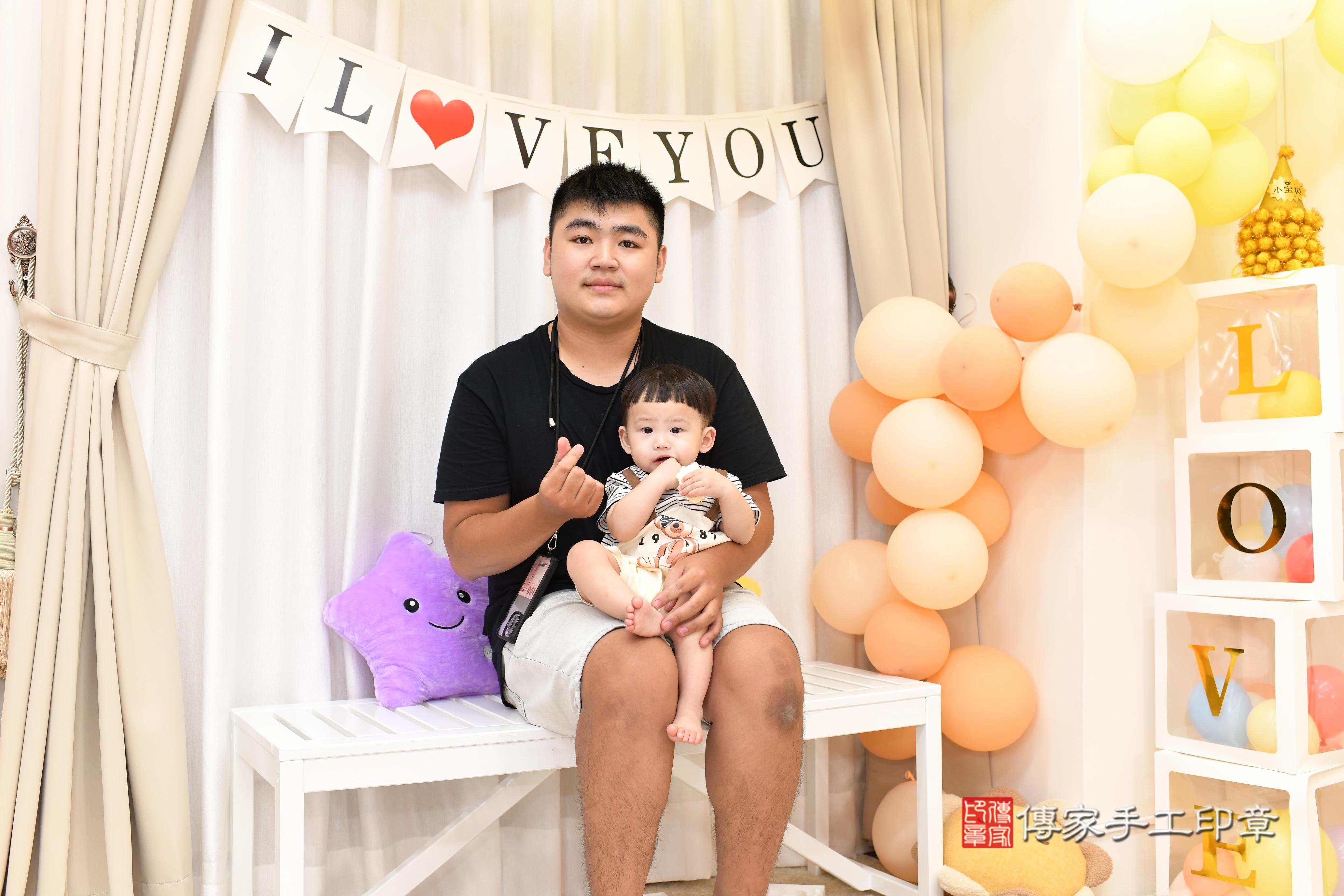 傳家手工印章高雄店、抓周、度脺、中國風會場、傳家嬰兒古禮、吉祥話、抓周道具物品24種、拍照。抓周證書。寶寶抓周、滿周歲、生日快樂、祝福