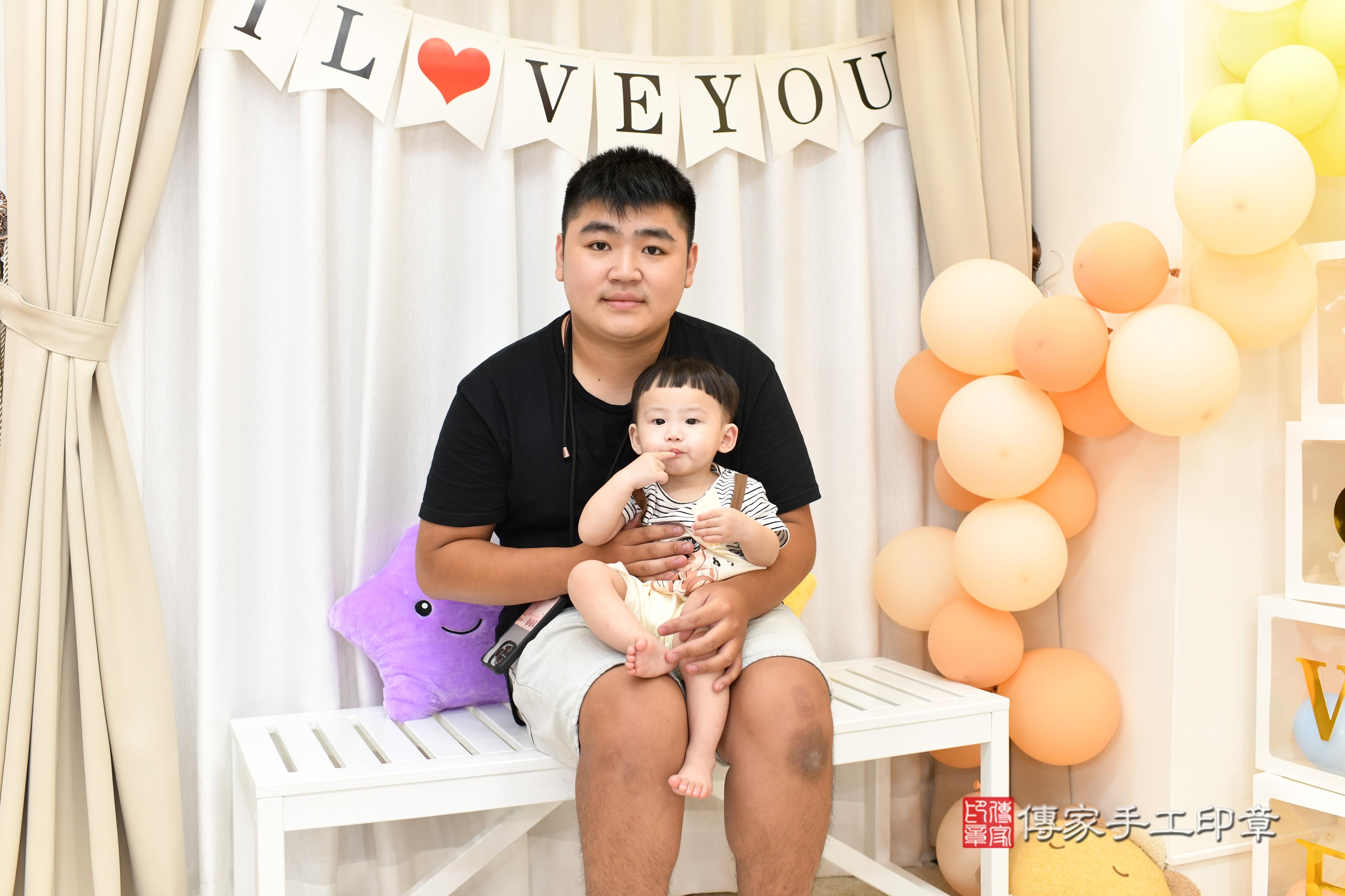 傳家手工印章高雄店、抓周、度脺、中國風會場、傳家嬰兒古禮、吉祥話、抓周道具物品24種、拍照。抓周證書。寶寶抓周、滿周歲、生日快樂、祝福