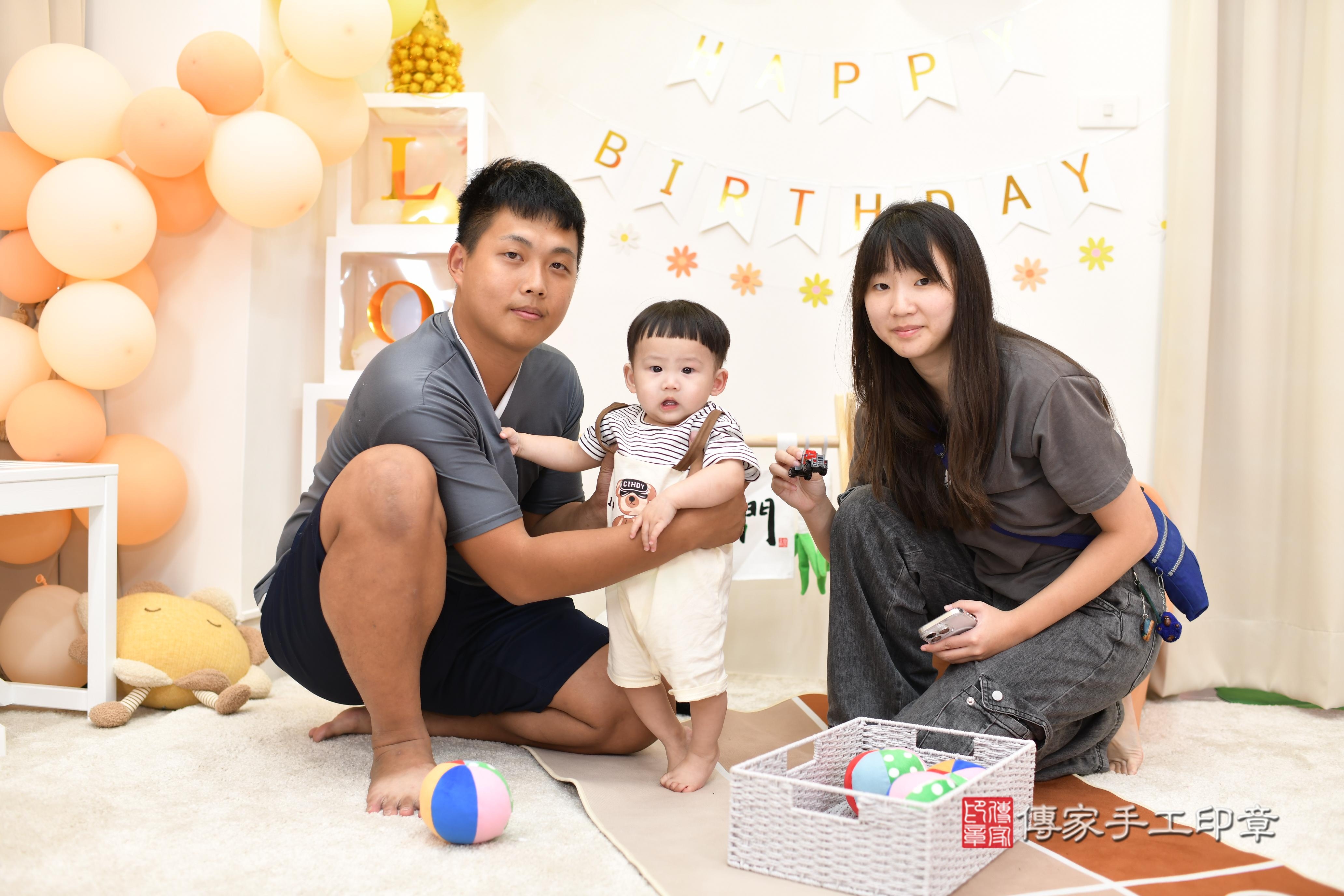 傳家手工印章高雄店、抓周、度脺、中國風會場、傳家嬰兒古禮、吉祥話、抓周道具物品24種、拍照。抓周證書。寶寶抓周、滿周歲、生日快樂、祝福