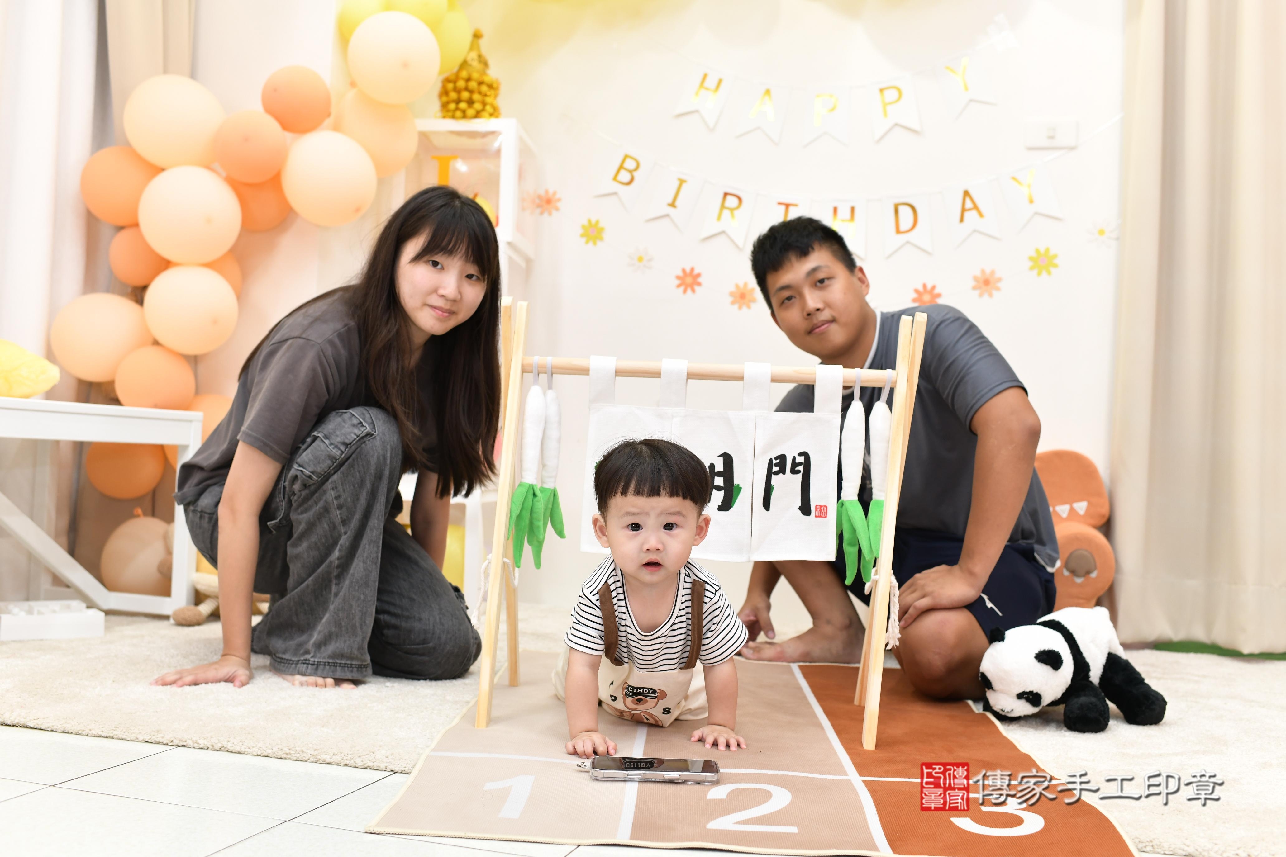 傳家手工印章高雄店、抓周、度脺、中國風會場、傳家嬰兒古禮、吉祥話、抓周道具物品24種、拍照。抓周證書。寶寶抓周、滿周歲、生日快樂、祝福