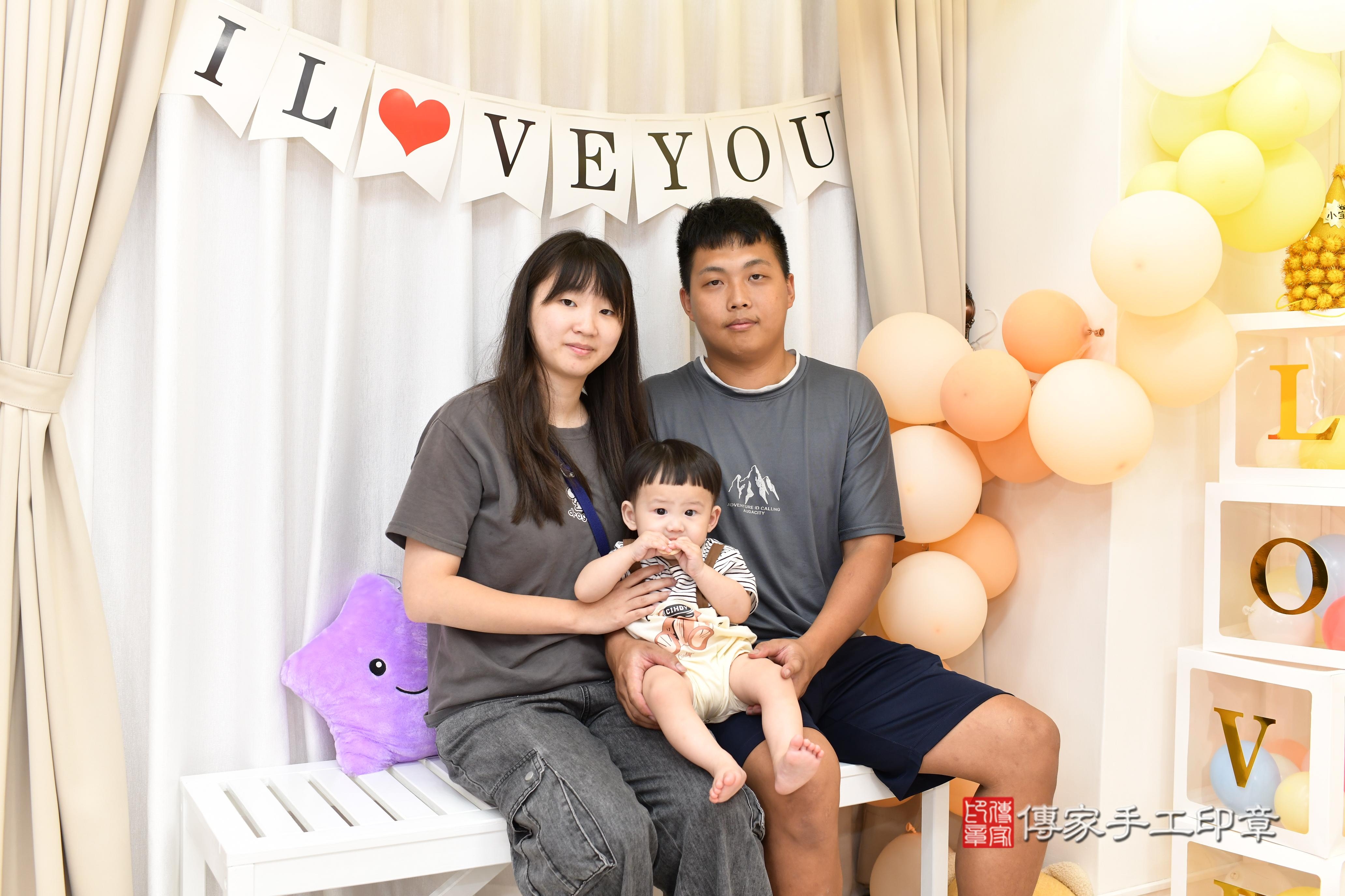 傳家手工印章高雄店、抓周、度脺、中國風會場、傳家嬰兒古禮、吉祥話、抓周道具物品24種、拍照。抓周證書。寶寶抓周、滿周歲、生日快樂、祝福