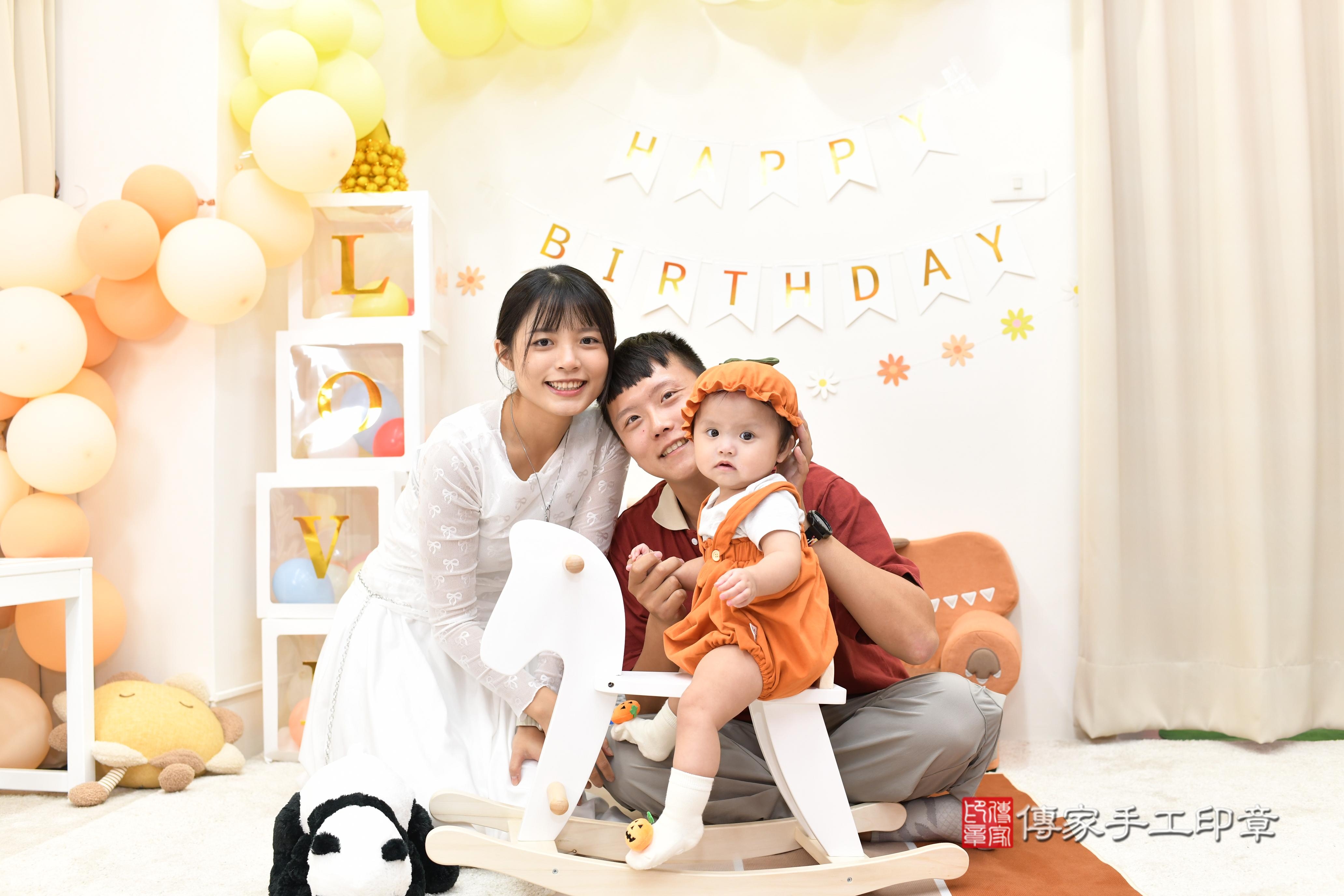 傳家手工印章高雄店、抓周、度脺、中國風會場、傳家嬰兒古禮、吉祥話、抓周道具物品24種、拍照。抓周證書。寶寶抓周、滿周歲、生日快樂、祝福