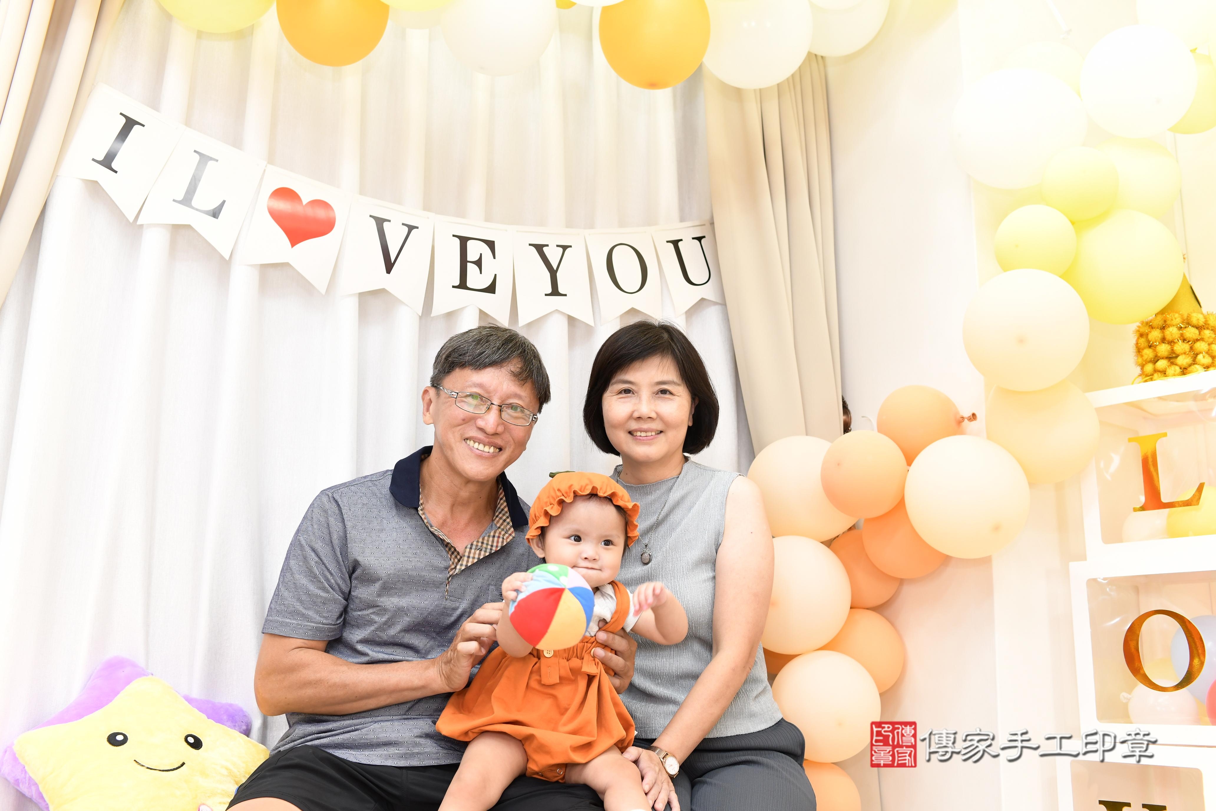 傳家手工印章高雄店、抓周、度脺、中國風會場、傳家嬰兒古禮、吉祥話、抓周道具物品24種、拍照。抓周證書。寶寶抓周、滿周歲、生日快樂、祝福