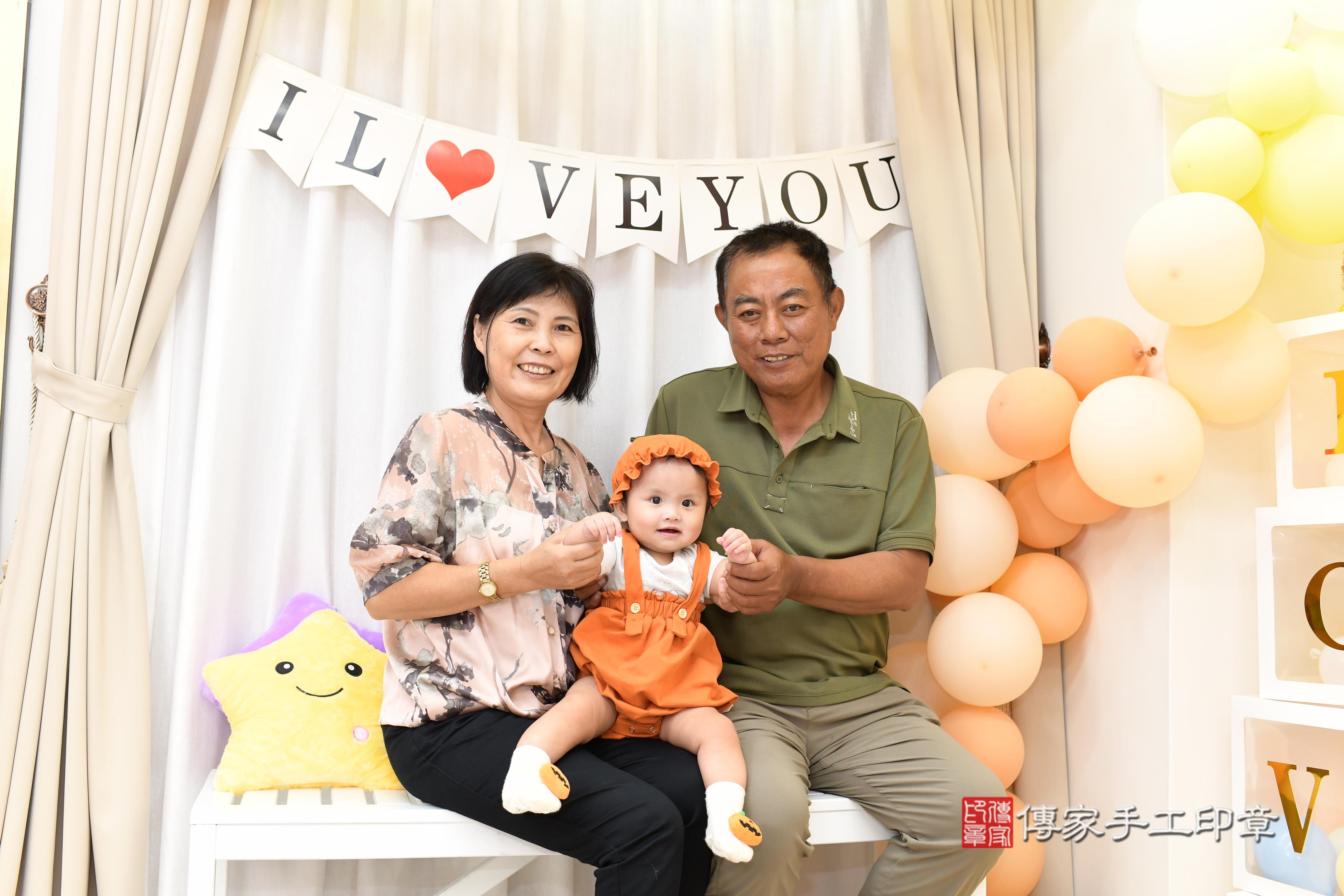 傳家手工印章高雄店、抓周、度脺、中國風會場、傳家嬰兒古禮、吉祥話、抓周道具物品24種、拍照。抓周證書。寶寶抓周、滿周歲、生日快樂、祝福