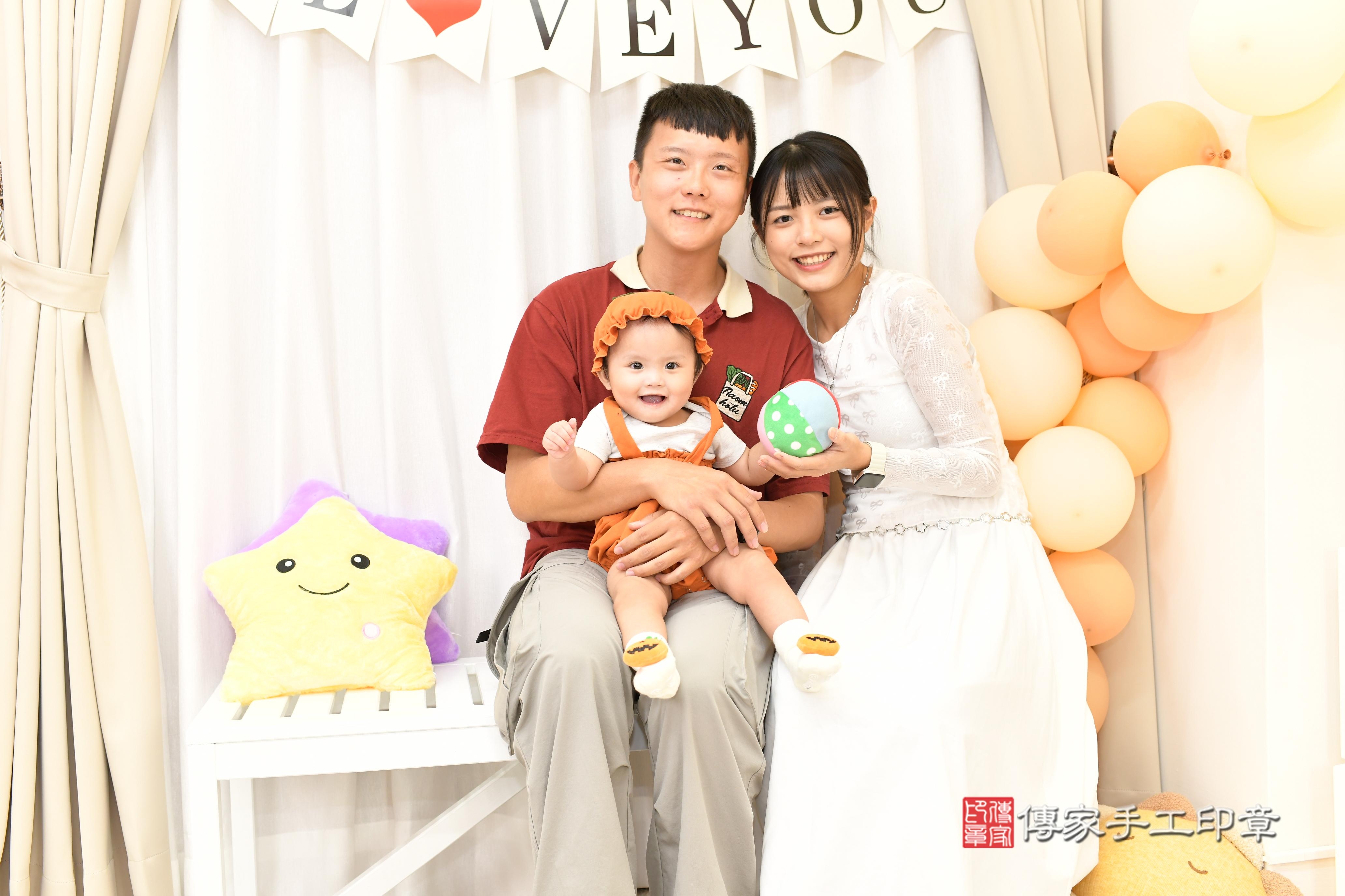 傳家手工印章高雄店、抓周、度脺、中國風會場、傳家嬰兒古禮、吉祥話、抓周道具物品24種、拍照。抓周證書。寶寶抓周、滿周歲、生日快樂、祝福