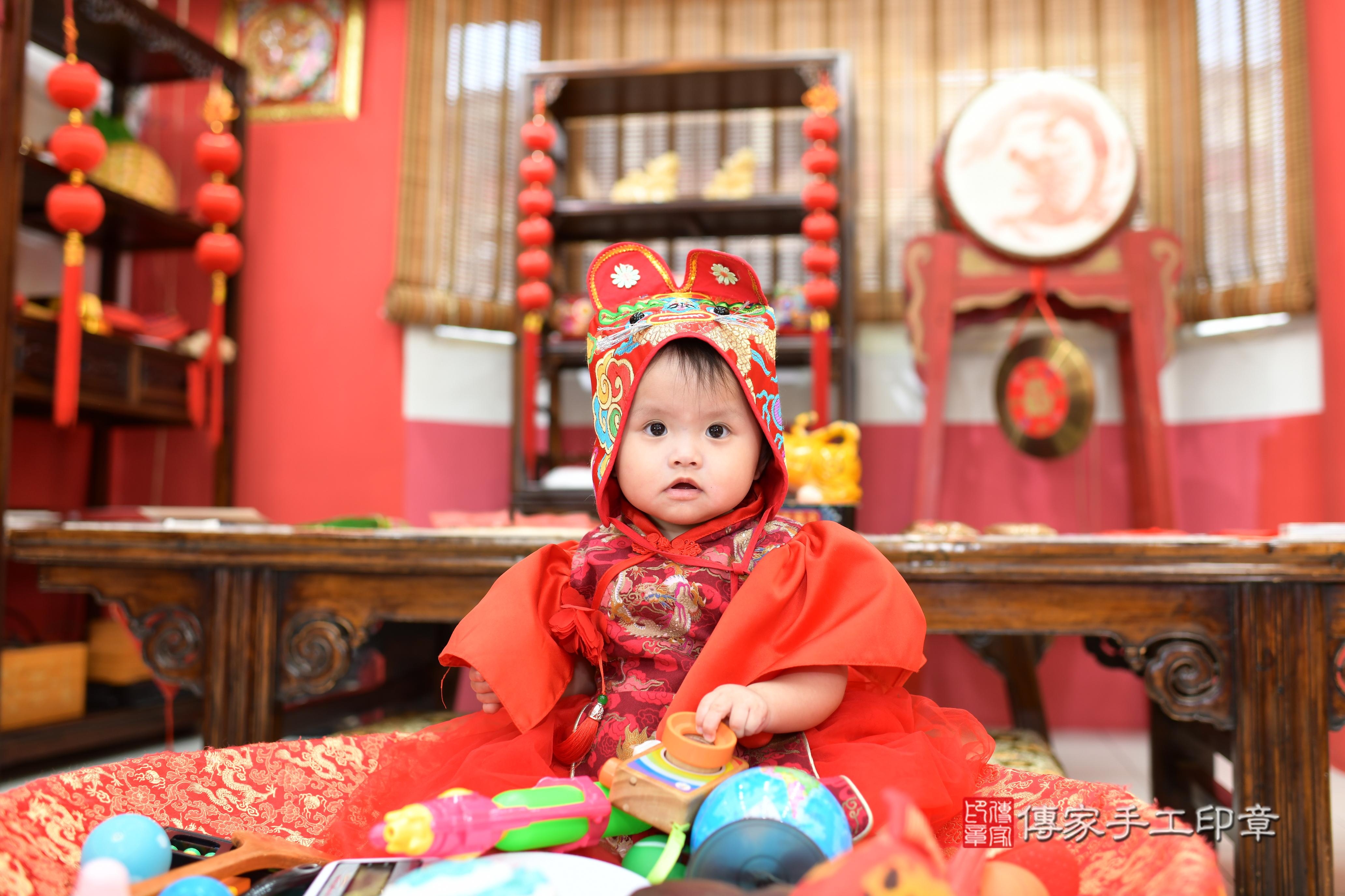 傳家手工印章高雄店、抓周、度脺、中國風會場、傳家嬰兒古禮、吉祥話、抓周道具物品24種、拍照。抓周證書。寶寶抓周、滿周歲、生日快樂、祝福