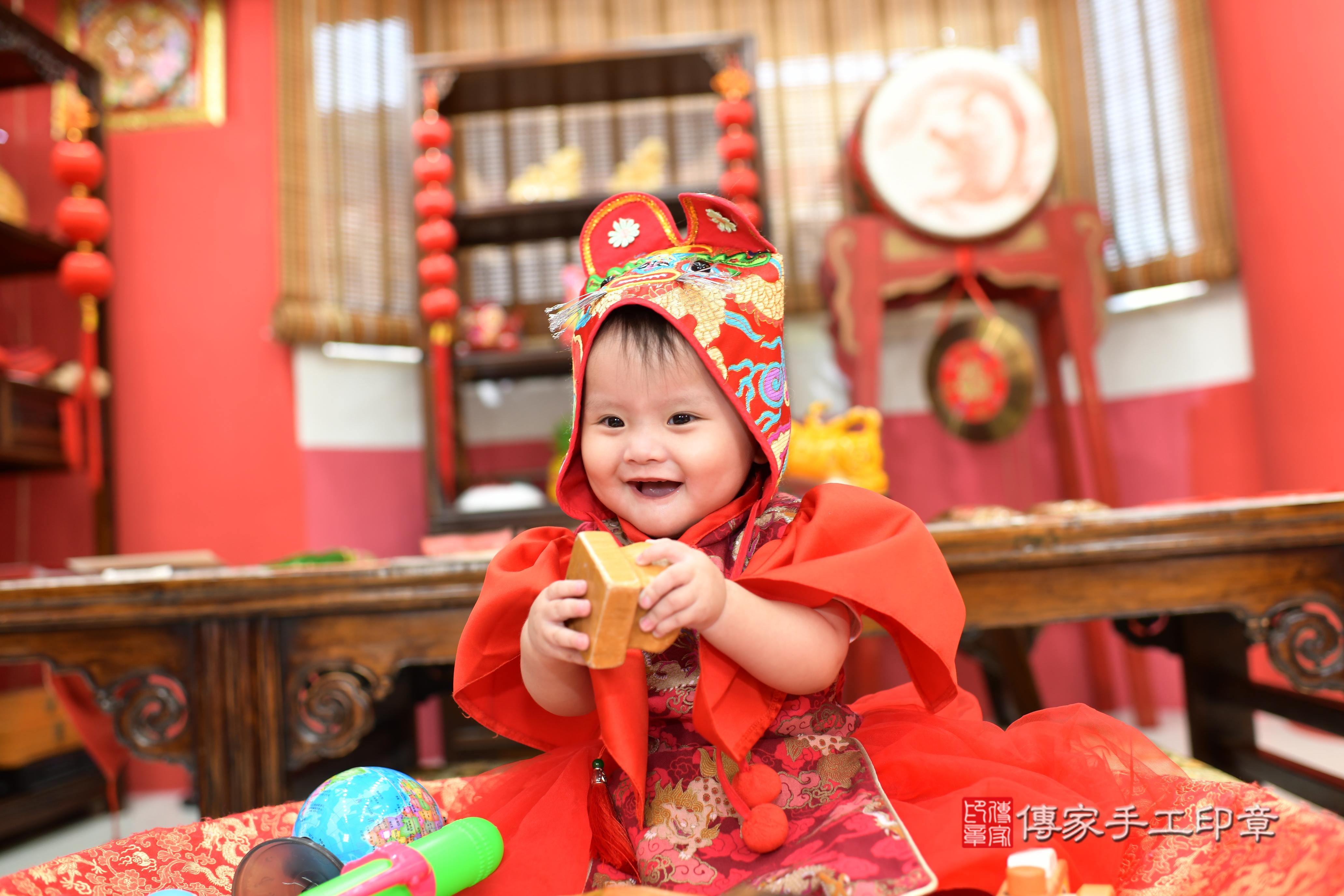 傳家手工印章高雄店、抓周、度脺、中國風會場、傳家嬰兒古禮、吉祥話、抓周道具物品24種、拍照。抓周證書。寶寶抓周、滿周歲、生日快樂、祝福