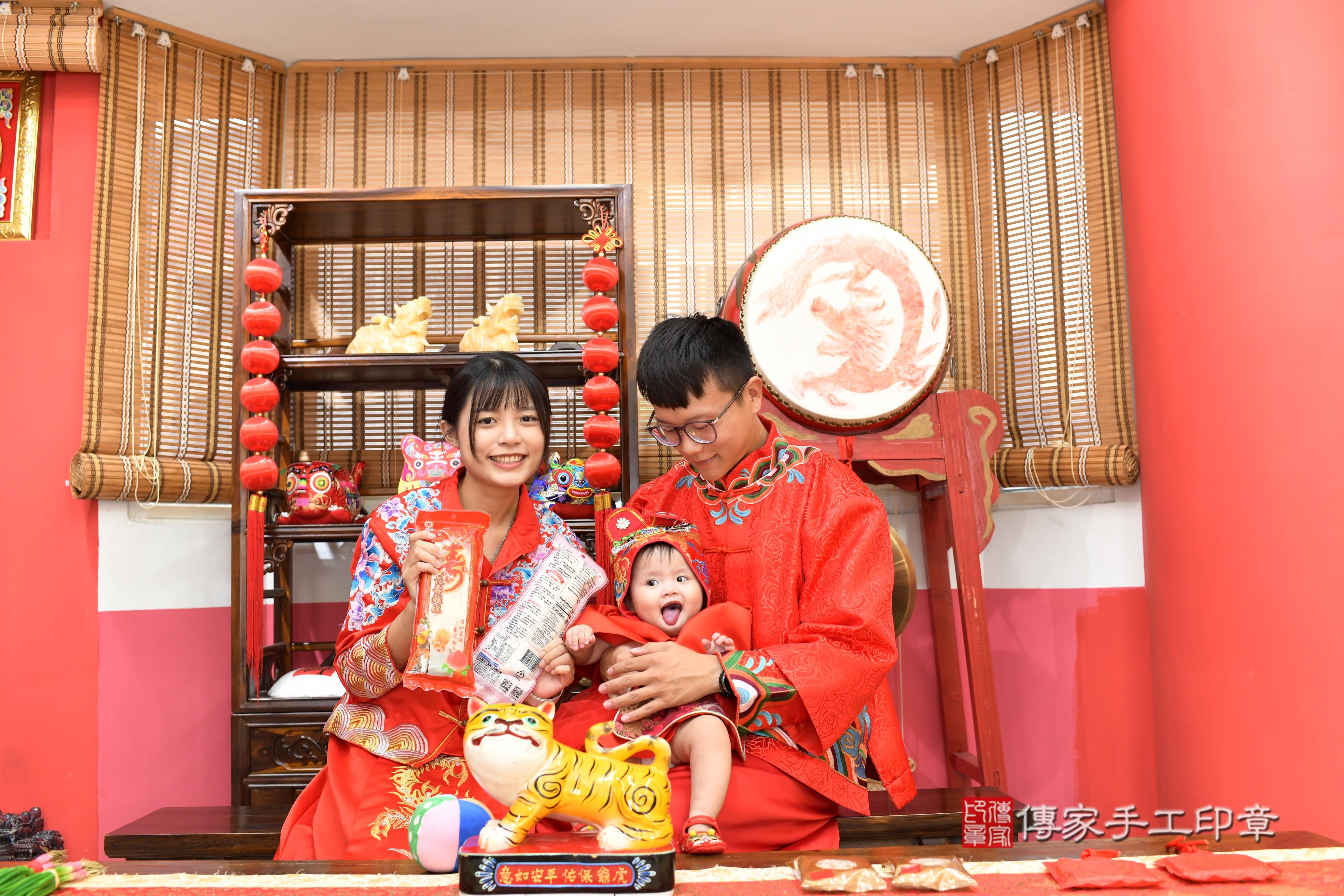 傳家手工印章高雄店、抓周、度脺、中國風會場、傳家嬰兒古禮、吉祥話、抓周道具物品24種、拍照。抓周證書。寶寶抓周、滿周歲、生日快樂、祝福