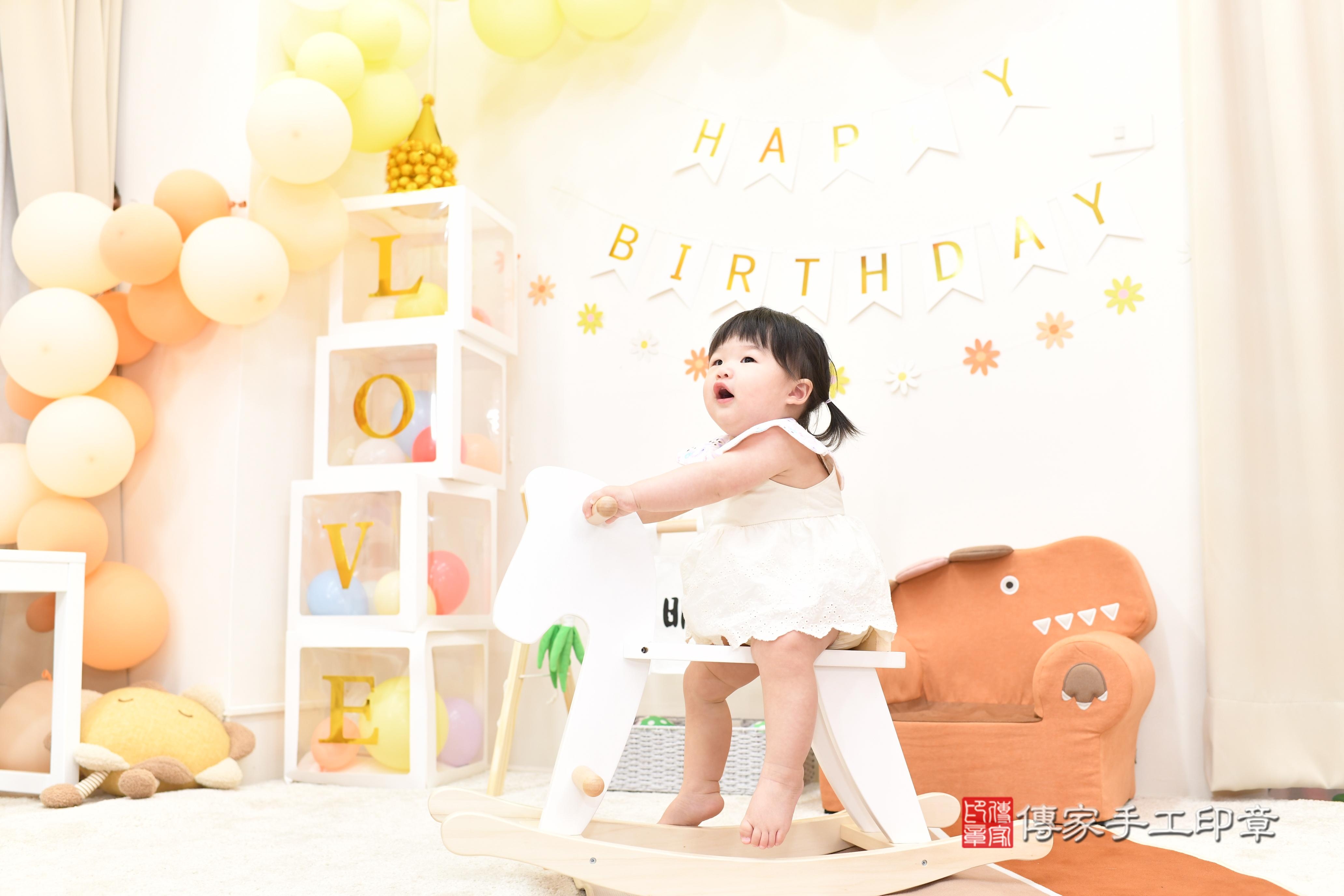 傳家手工印章高雄店、抓周、度脺、中國風會場、傳家嬰兒古禮、吉祥話、抓周道具物品24種、拍照。抓周證書。寶寶抓周、滿周歲、生日快樂、祝福