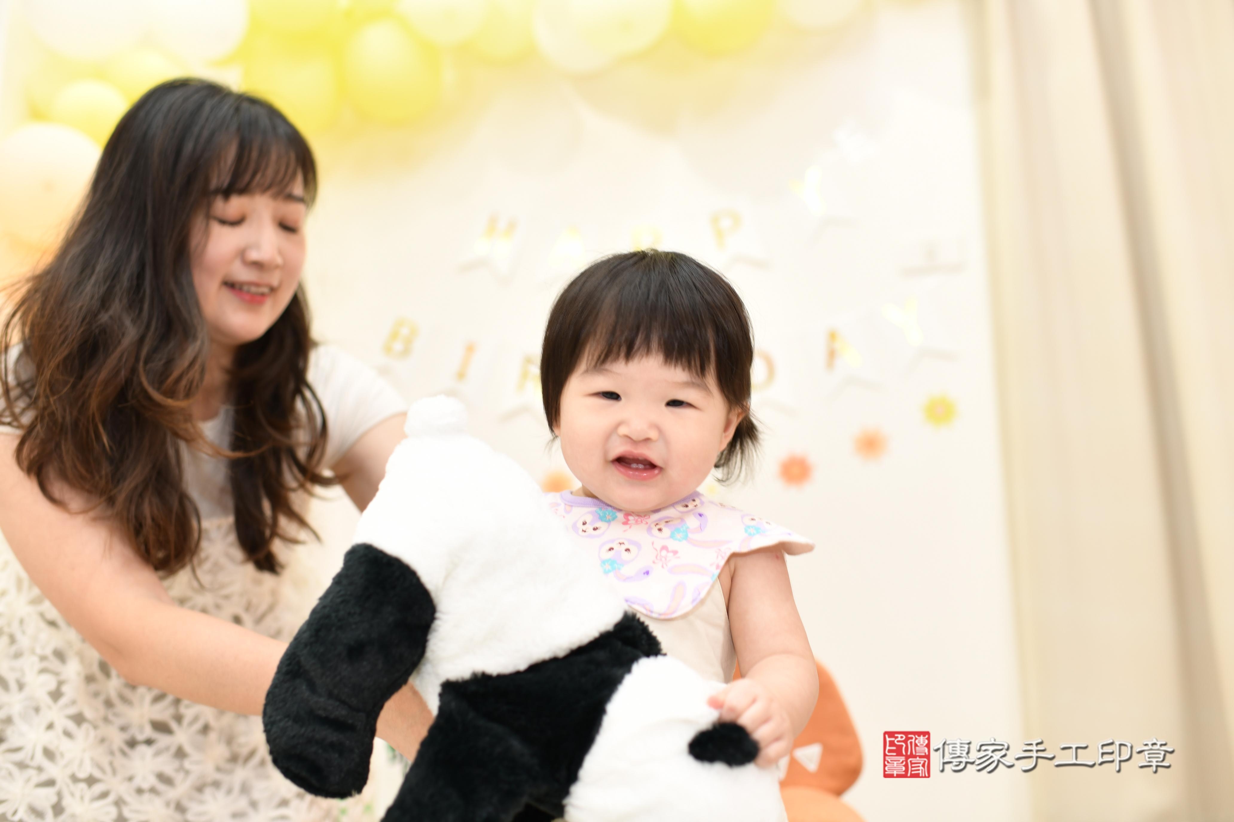 傳家手工印章高雄店、抓周、度脺、中國風會場、傳家嬰兒古禮、吉祥話、抓周道具物品24種、拍照。抓周證書。寶寶抓周、滿周歲、生日快樂、祝福