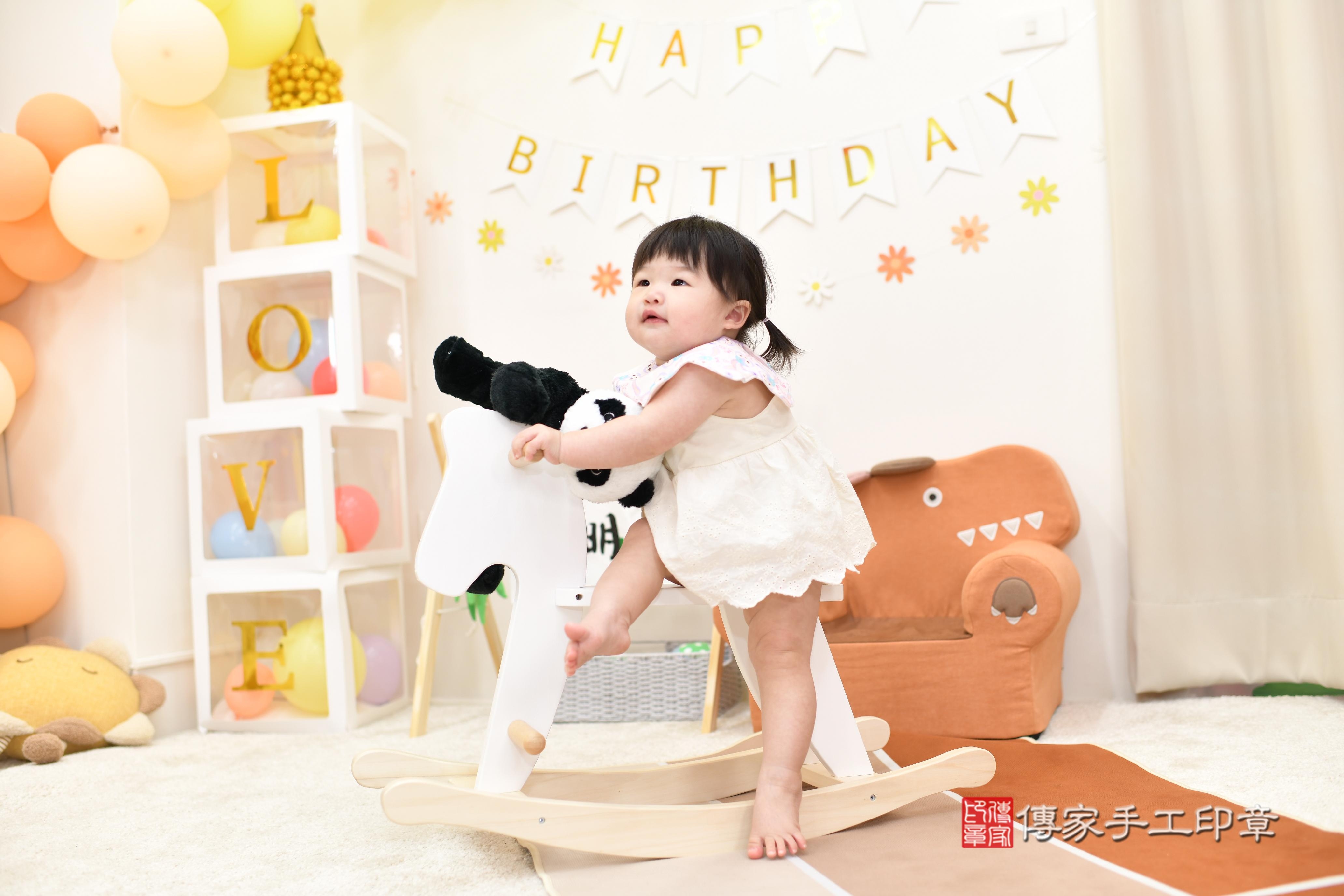 傳家手工印章高雄店、抓周、度脺、中國風會場、傳家嬰兒古禮、吉祥話、抓周道具物品24種、拍照。抓周證書。寶寶抓周、滿周歲、生日快樂、祝福