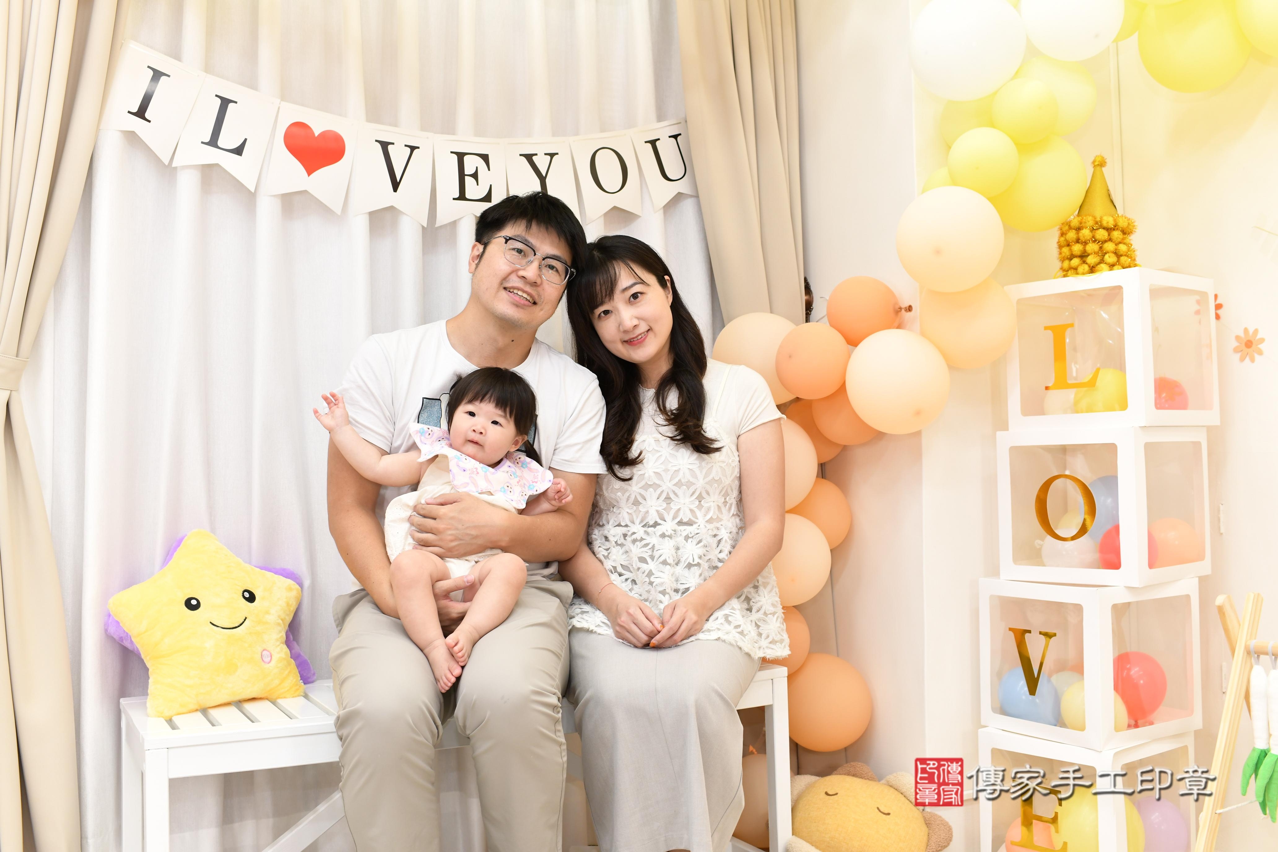 傳家手工印章高雄店、抓周、度脺、中國風會場、傳家嬰兒古禮、吉祥話、抓周道具物品24種、拍照。抓周證書。寶寶抓周、滿周歲、生日快樂、祝福