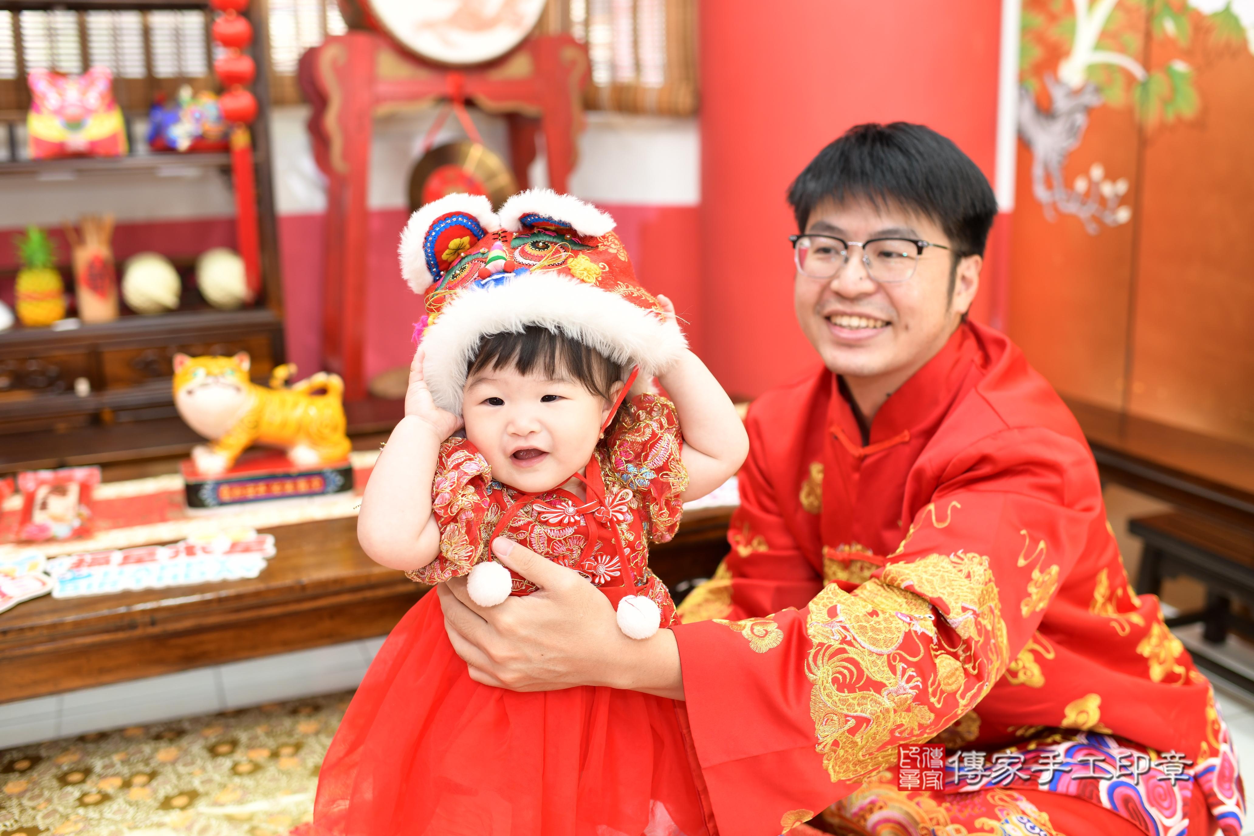 傳家手工印章高雄店、抓周、度脺、中國風會場、傳家嬰兒古禮、吉祥話、抓周道具物品24種、拍照。抓周證書。寶寶抓周、滿周歲、生日快樂、祝福